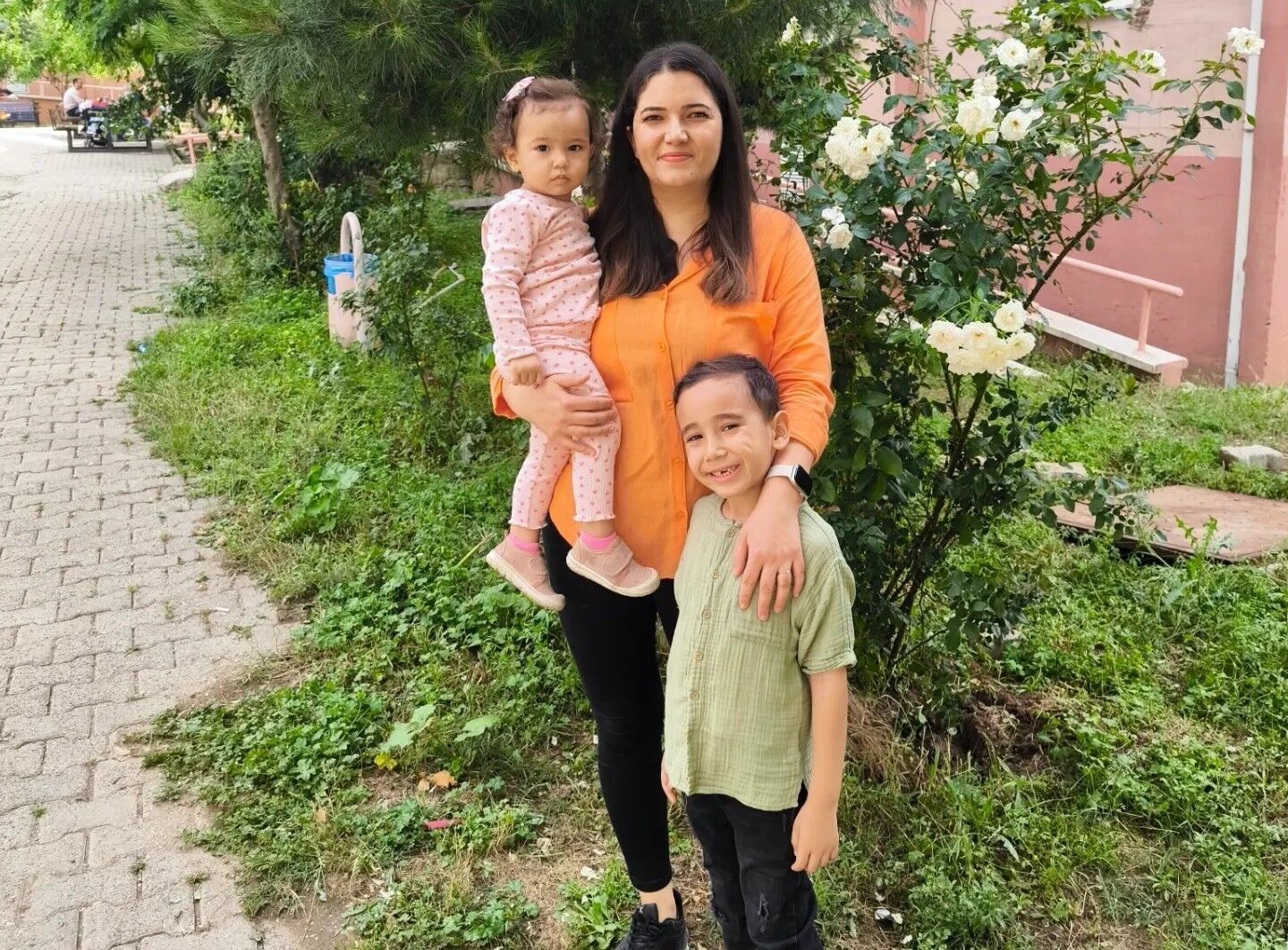Polis, Uyuyan Eşini Ve 2 Çocuğunu Öldürdükten Sonra Intihar Etti (2)
