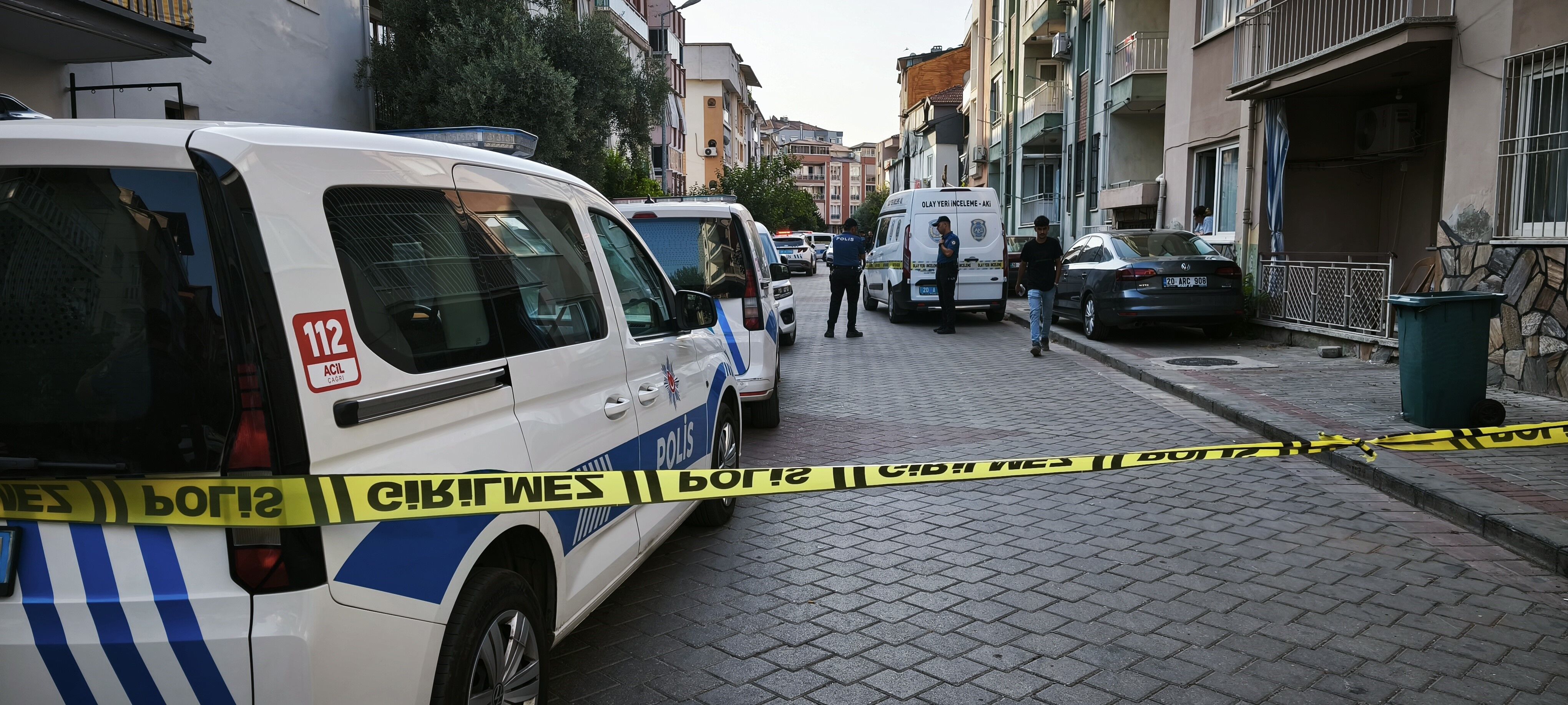 Polis, Uyuyan Eşini Ve 2 Çocuğunu Öldürdükten Sonra Intihar Etti (3)