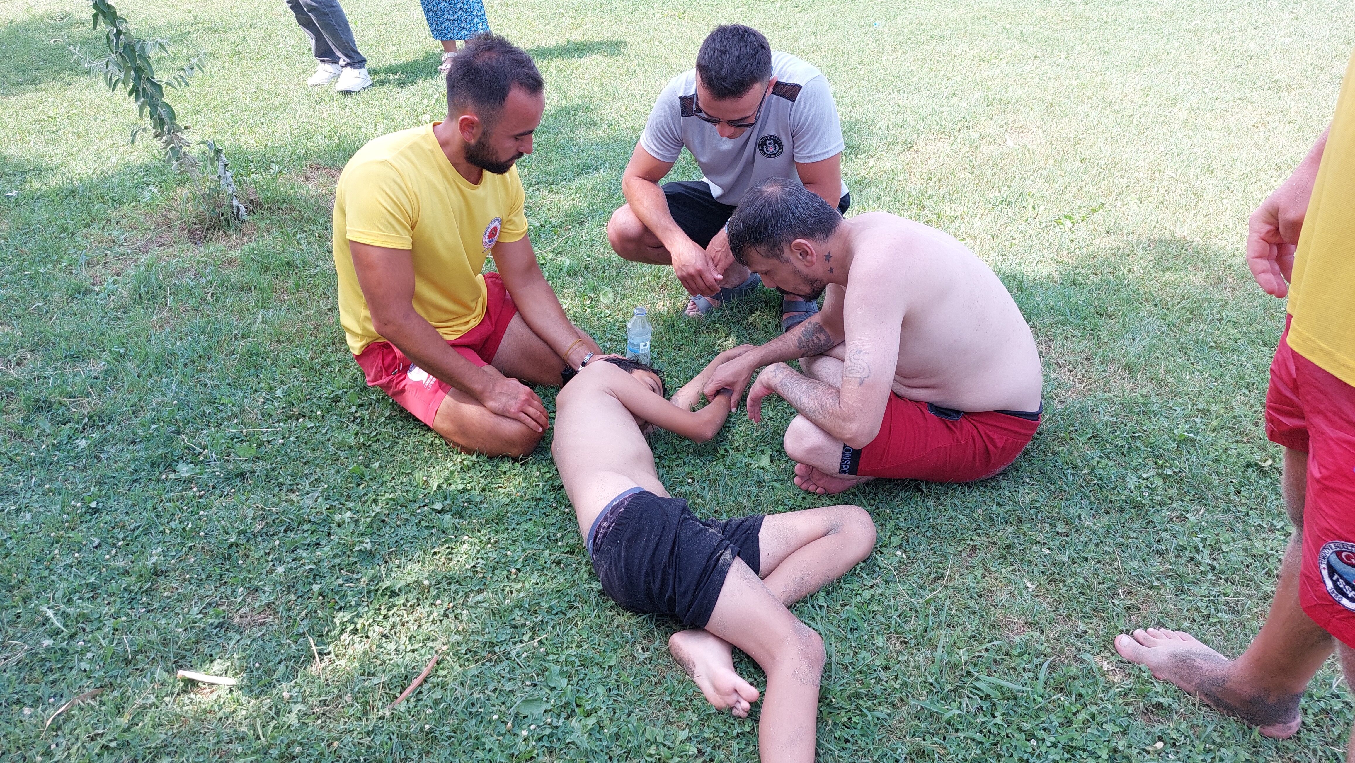 Samsun’da Boğulma Tehlikesi Geçiren Çocuğu Babası Kurtardı (1)