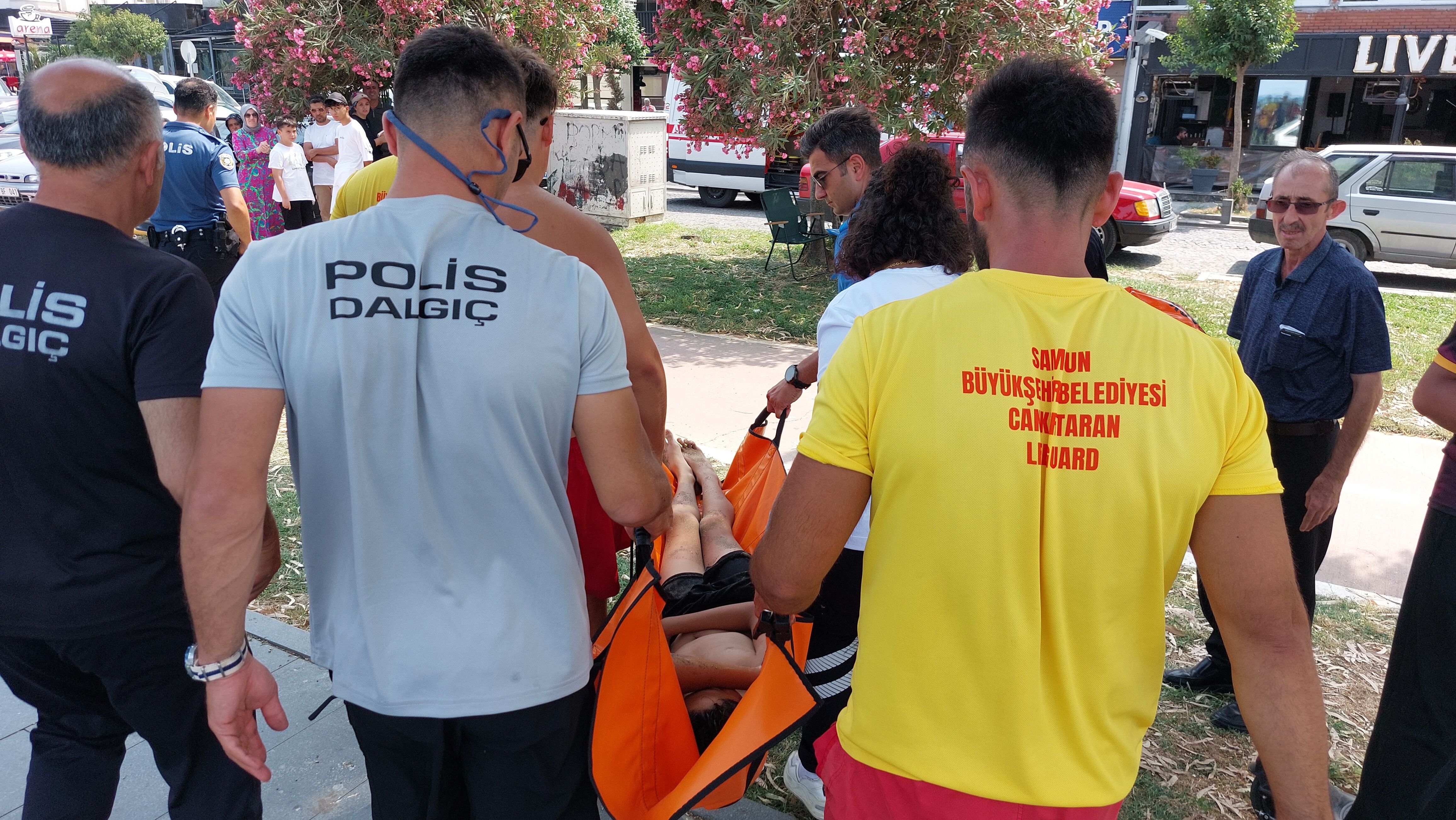 Samsun’da Boğulma Tehlikesi Geçiren Çocuğu Babası Kurtardı (3)