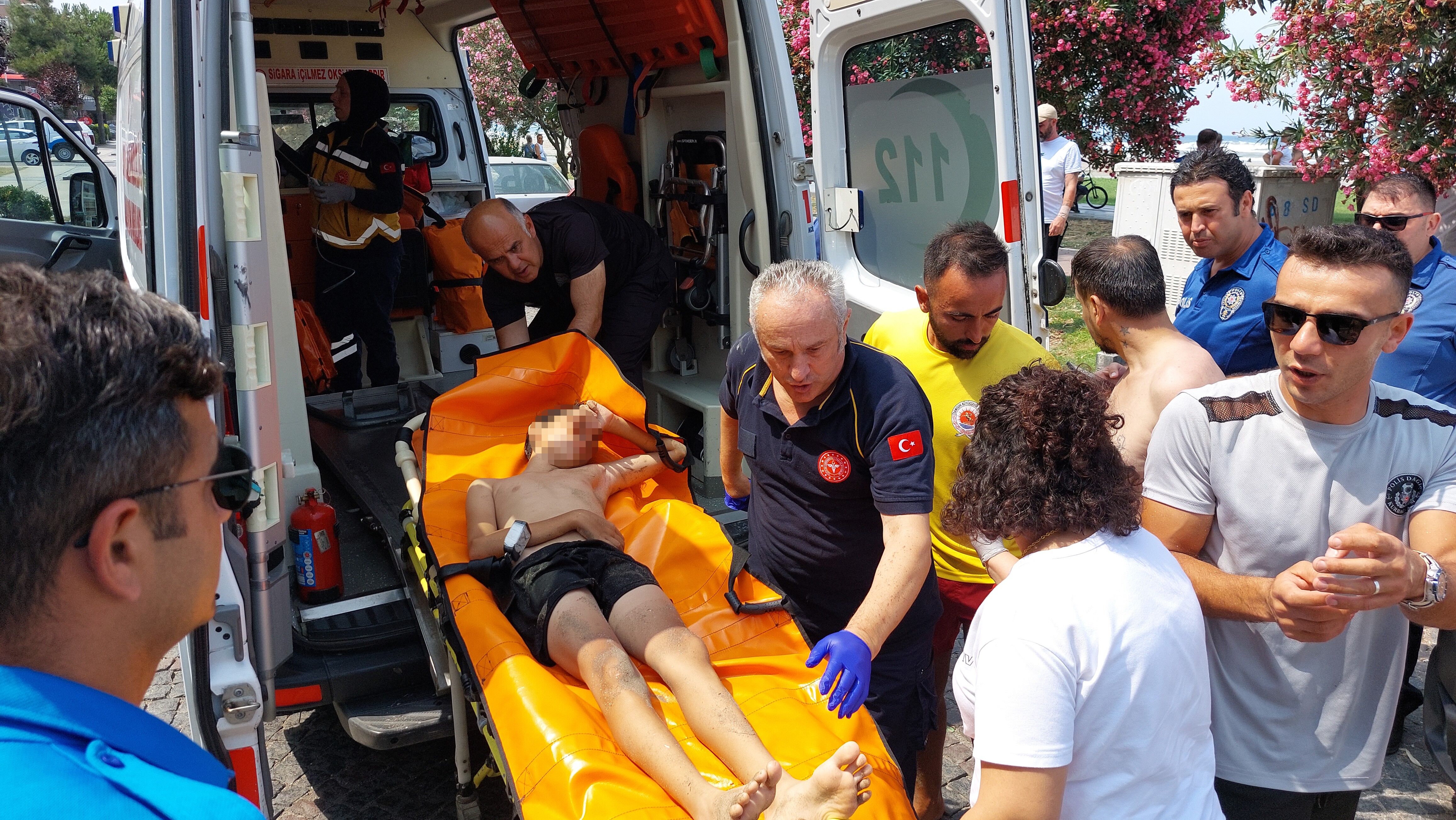 Samsun’da Boğulma Tehlikesi Geçiren Çocuğu Babası Kurtardı (4)