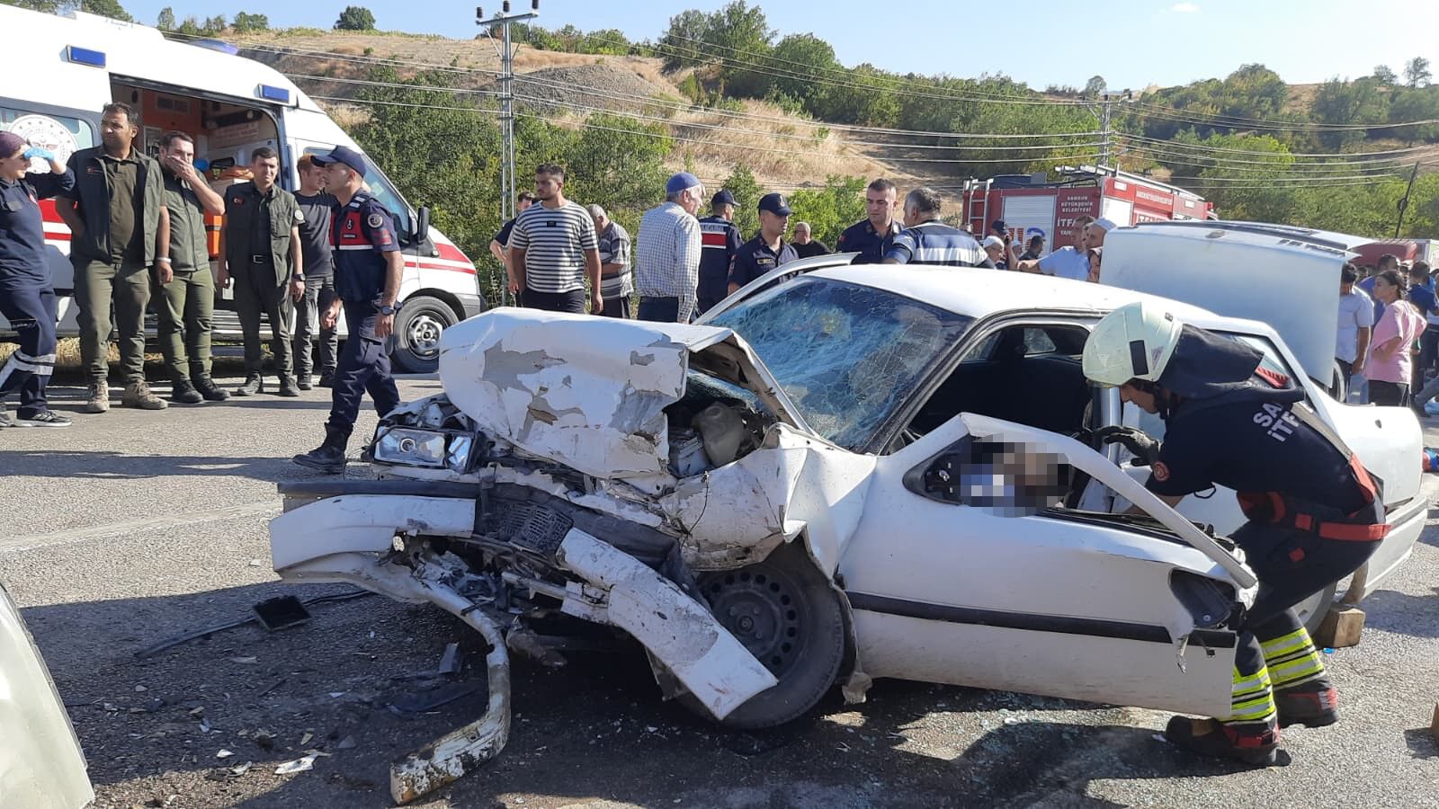 Samsun'da Iki Araç Kafa Kafaya Çarpıştı
