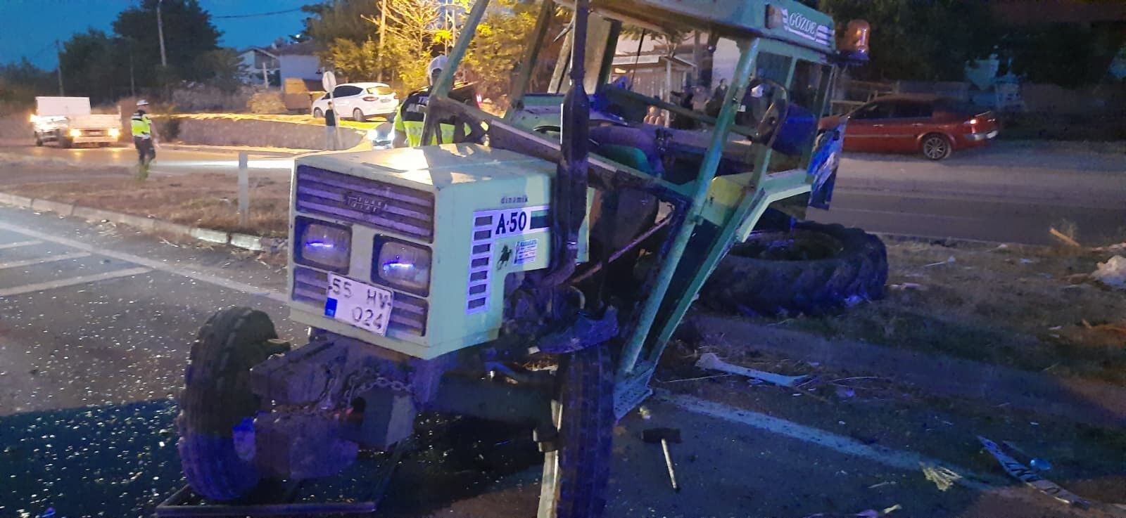Samsun'da Otomobil Ile Traktör Çarpıştı 3 Yaralı (4)