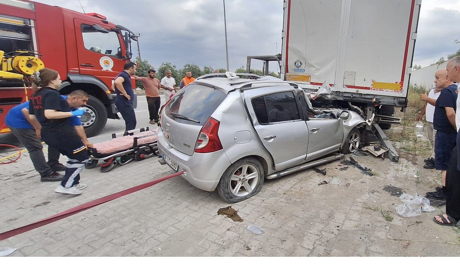 Samsun’da Otomobil Tırın Altına Girdi 2 Ölü, 2 Yaralı (3)