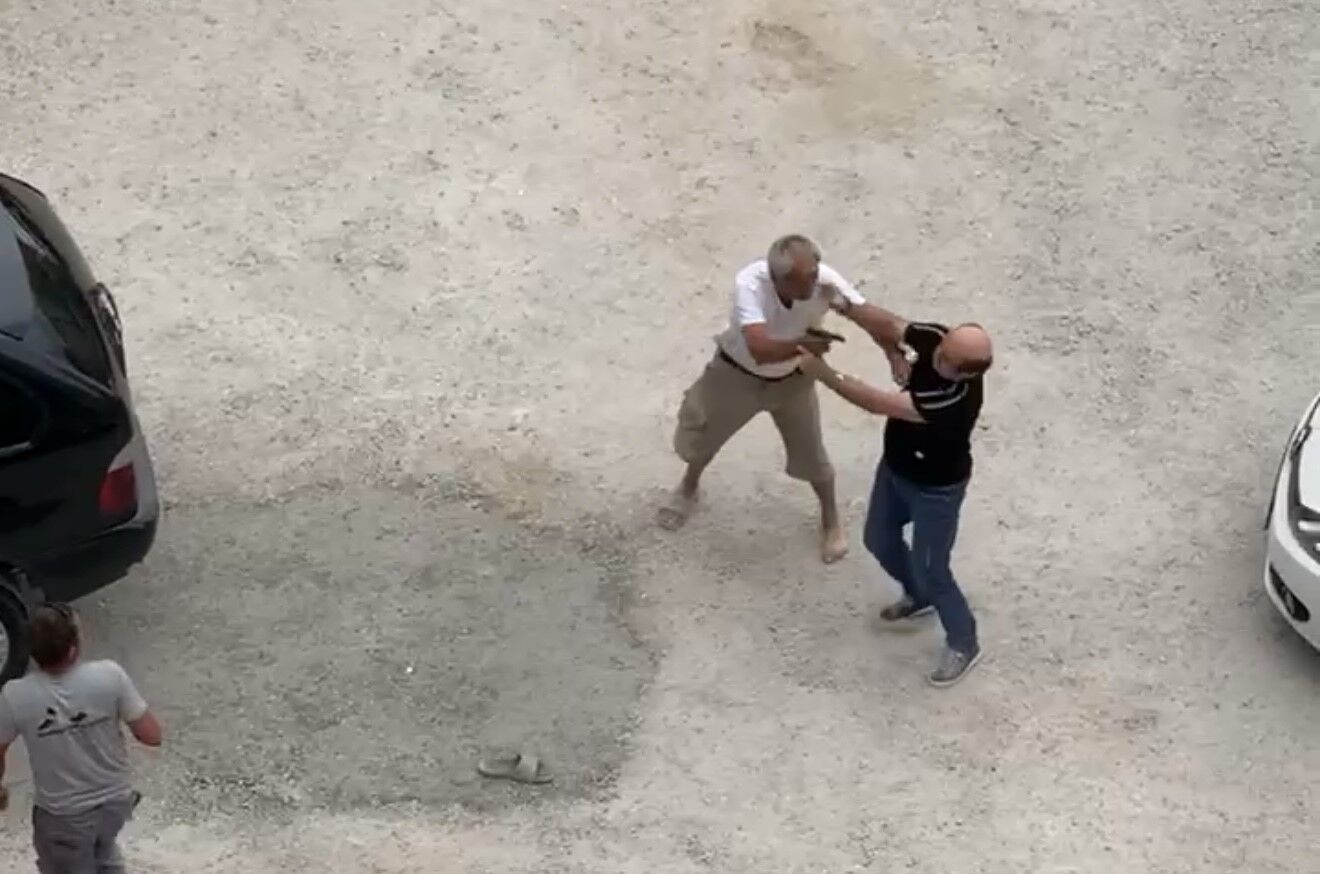 Samsun’da Otoparkta Silahlı Kavgada 2 Kişi Yaralandı (1)