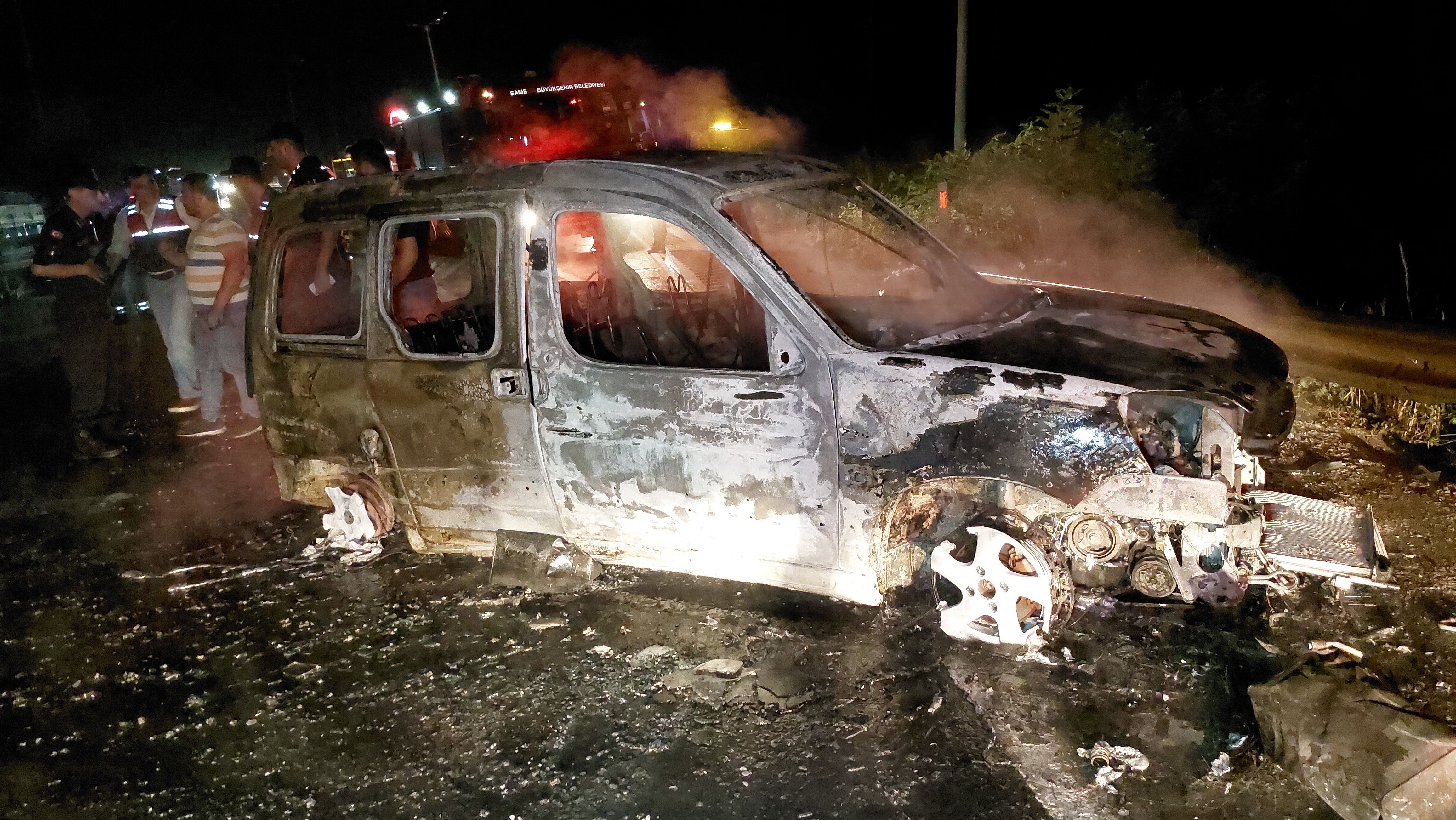 Samsun’da Tiner Ve Boya Yüklü Tir Alev Alev Yandı (1)