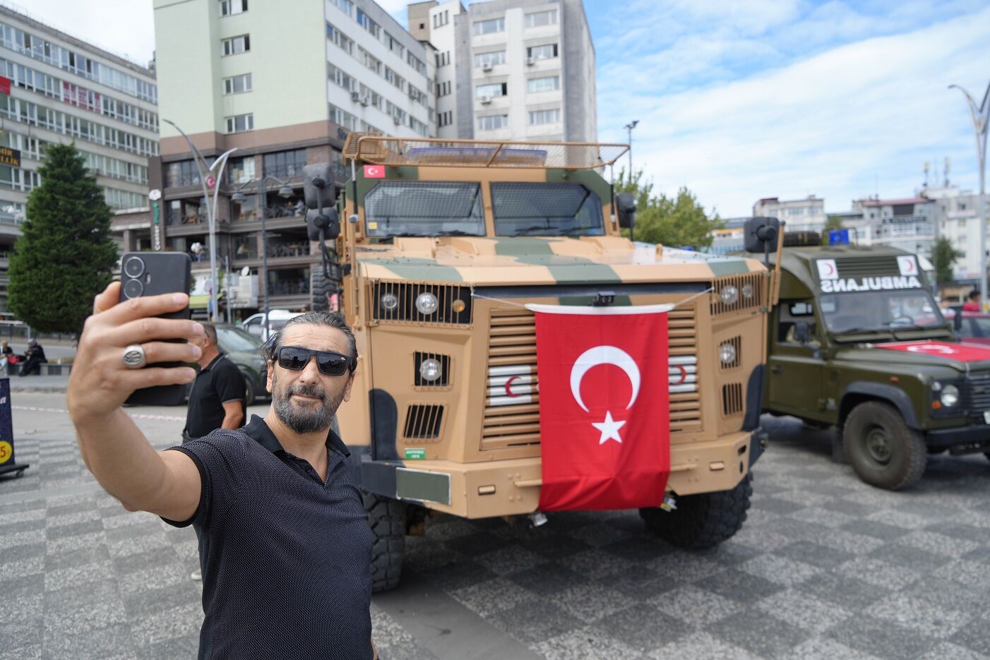 Samsun’da Zırhlı Askeri Ambulanslar Ilgi Odağı Oldu (2)