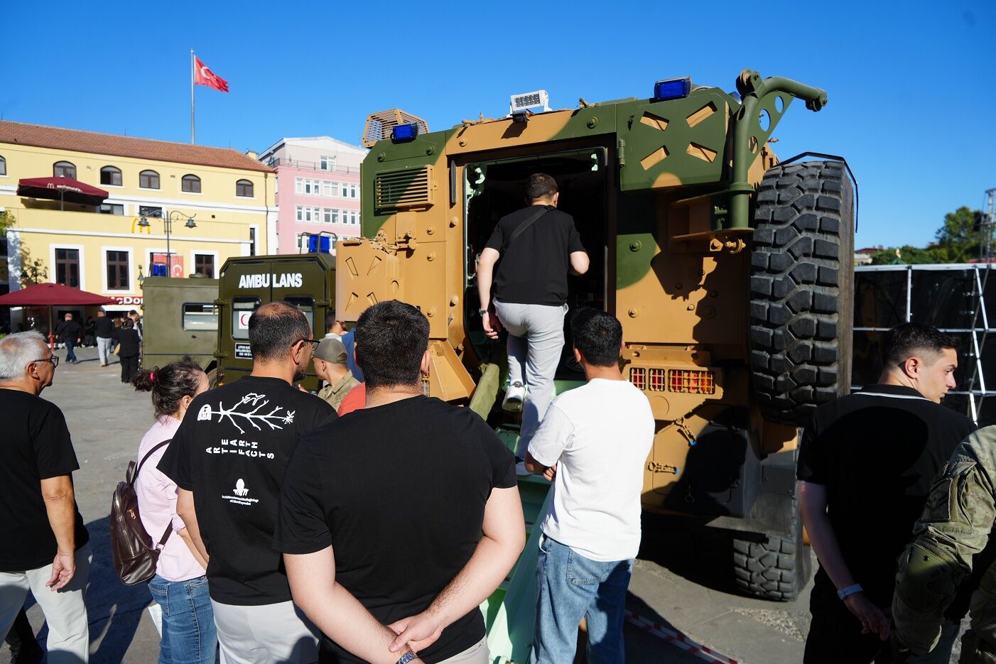 Samsun’da Zırhlı Askeri Ambulanslar Ilgi Odağı Oldu (7)