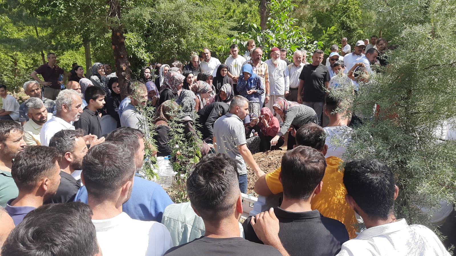 Trafik Kazasında Ölen Uzman Çavuş, Memleketinde Toprağa Verildi (5)
