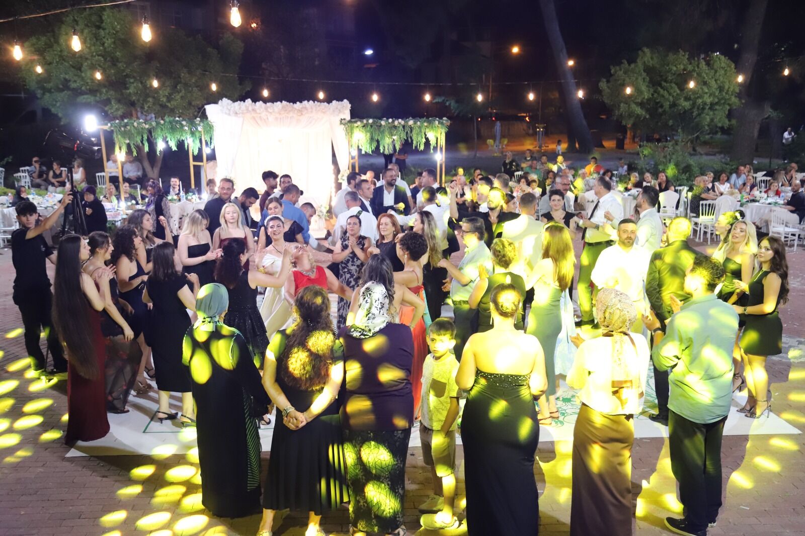Uncu Ve Hacihafızoğlu Ailesinin Mutlu Günü; Batuhan Ve Hande Dünyaevine Girdi (10)