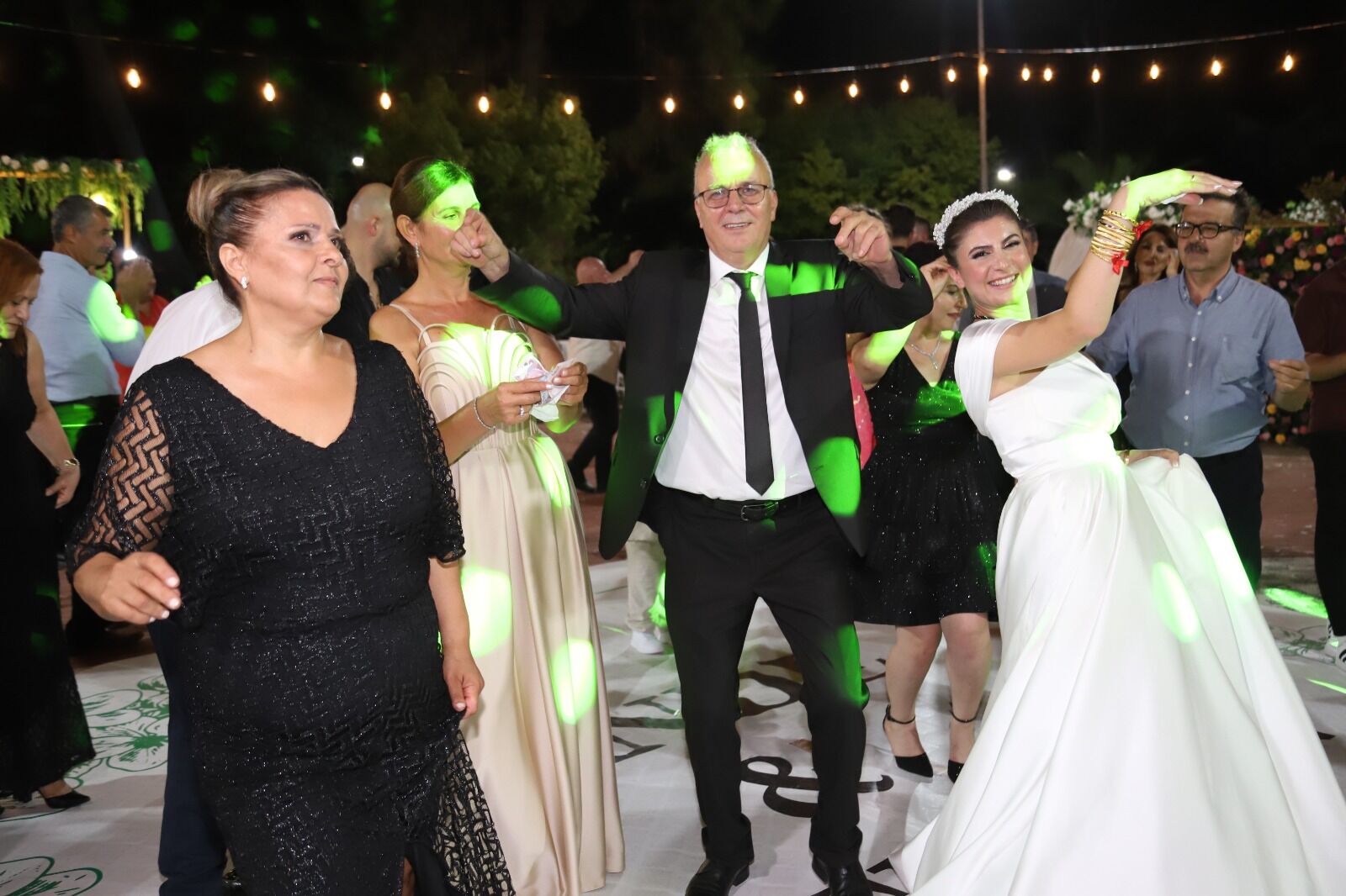 Uncu Ve Hacihafızoğlu Ailesinin Mutlu Günü; Batuhan Ve Hande Dünyaevine Girdi (11)