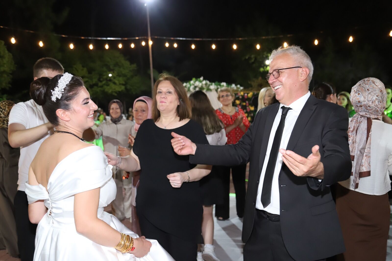 Uncu Ve Hacihafızoğlu Ailesinin Mutlu Günü; Batuhan Ve Hande Dünyaevine Girdi (13)