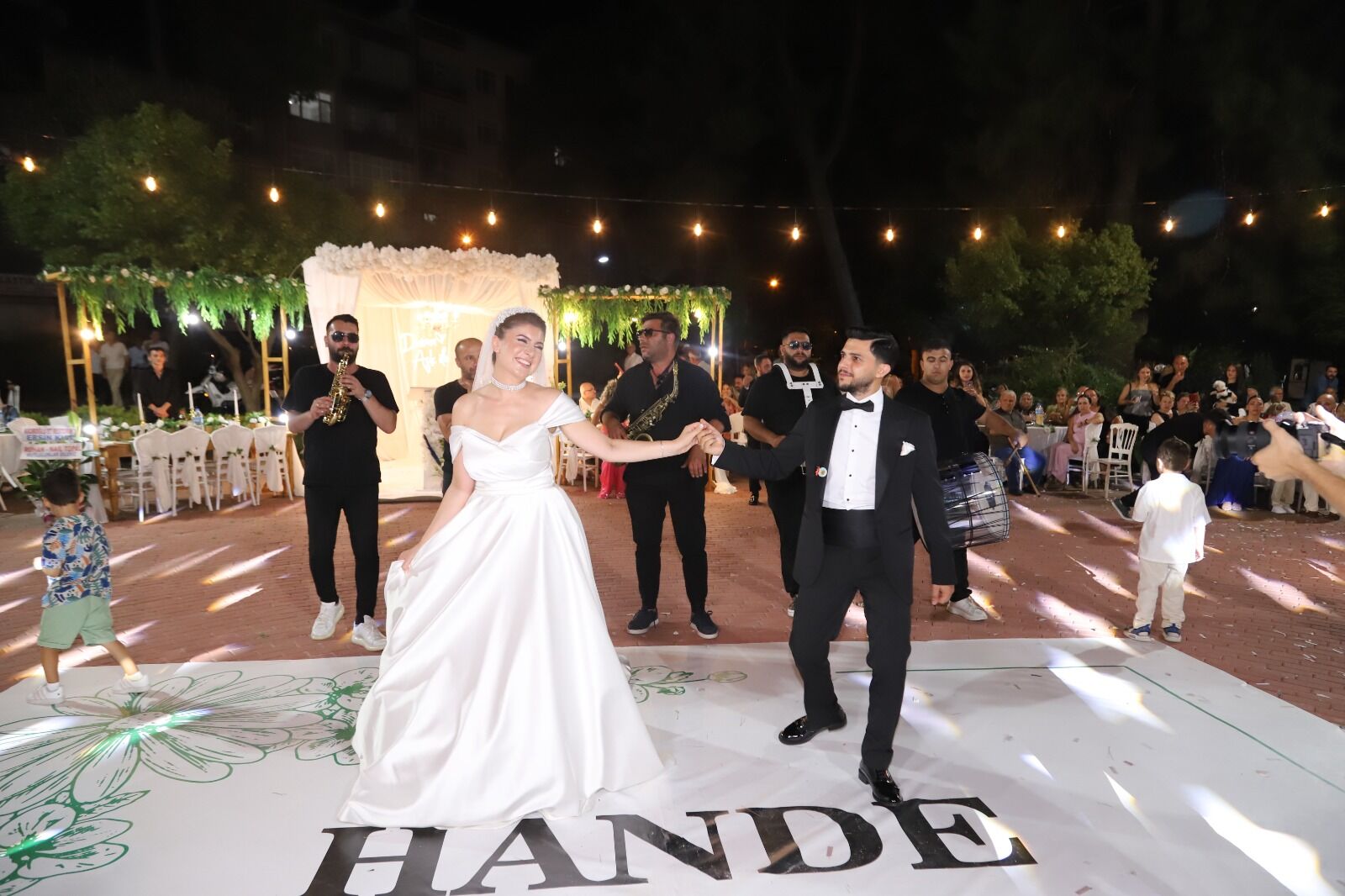Uncu Ve Hacihafızoğlu Ailesinin Mutlu Günü; Batuhan Ve Hande Dünyaevine Girdi (2)