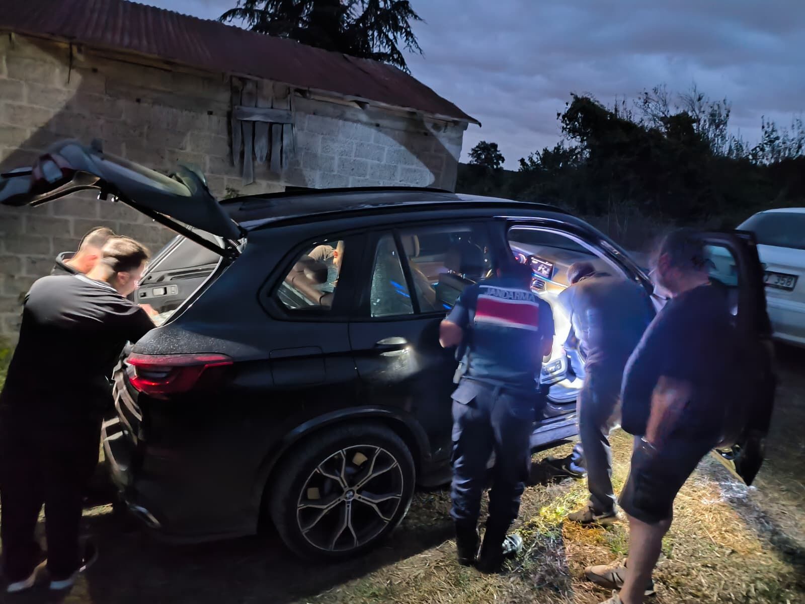Alaçam’da Kaçak Kazı Yapan 6 Kişi Yakalandı (5)
