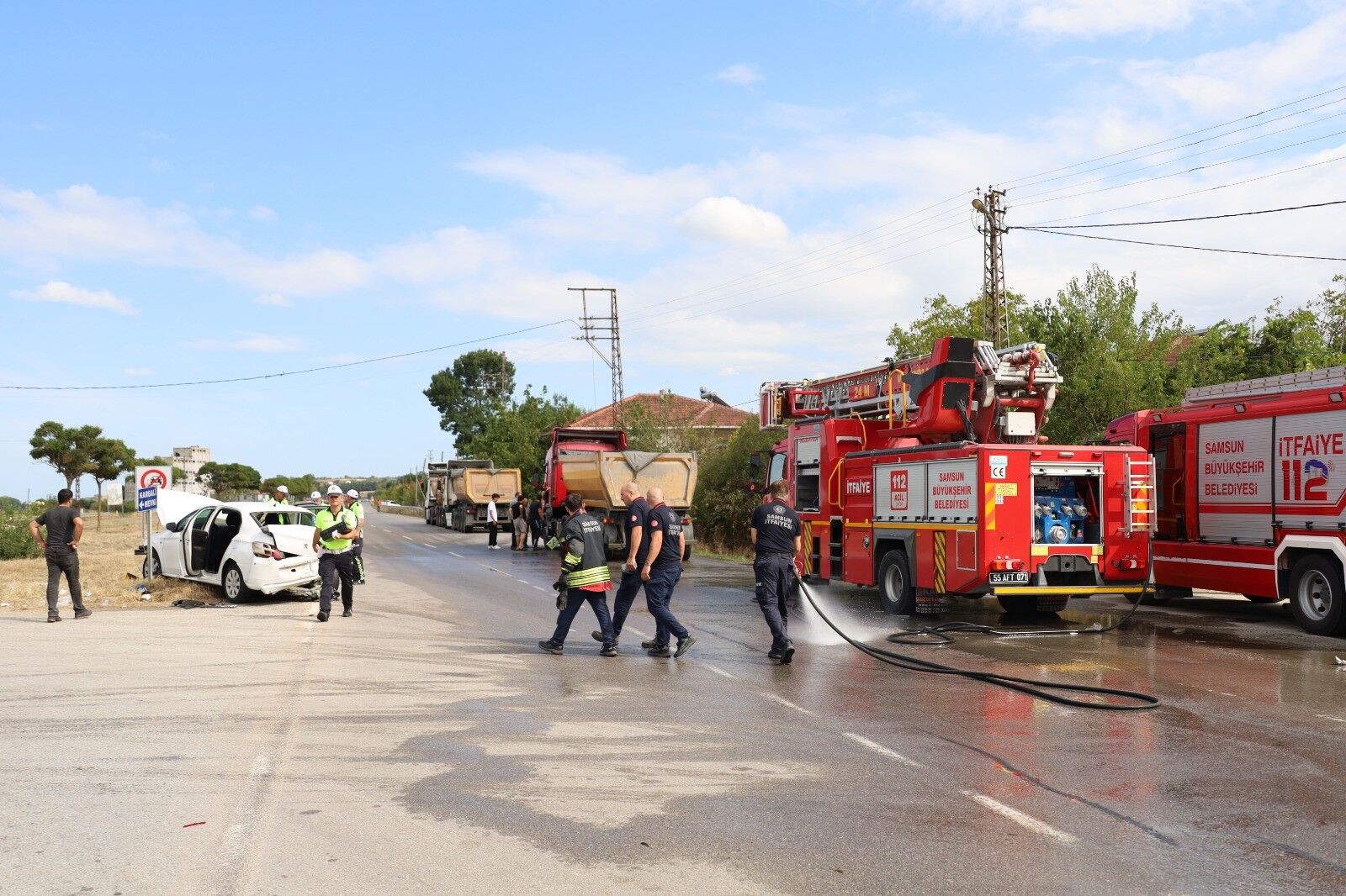 Alaçam'da Zincirleme Trafik Kazası 6 Yaralı (3)