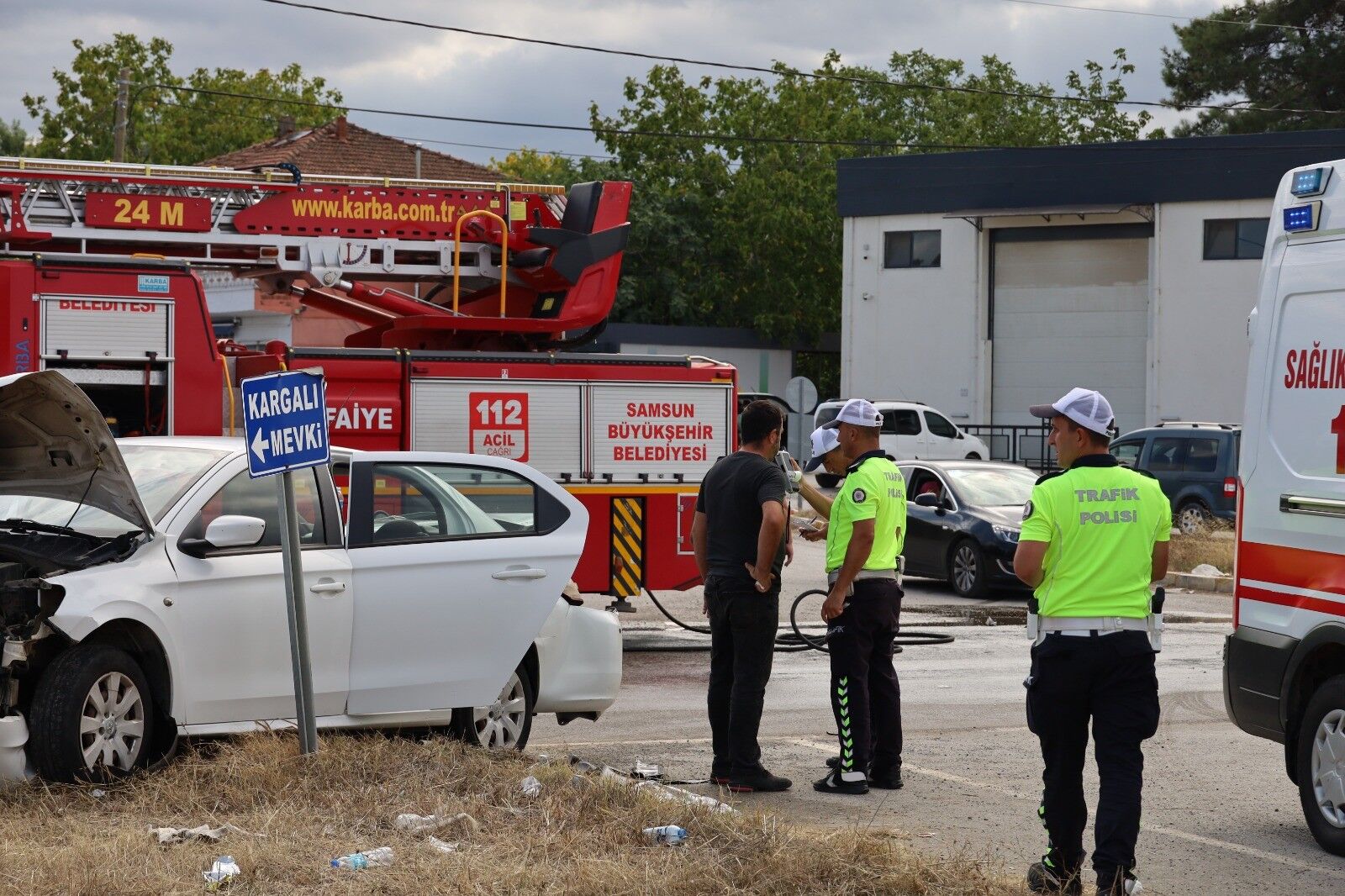 Alaçam'da Zincirleme Trafik Kazası 6 Yaralı (4)