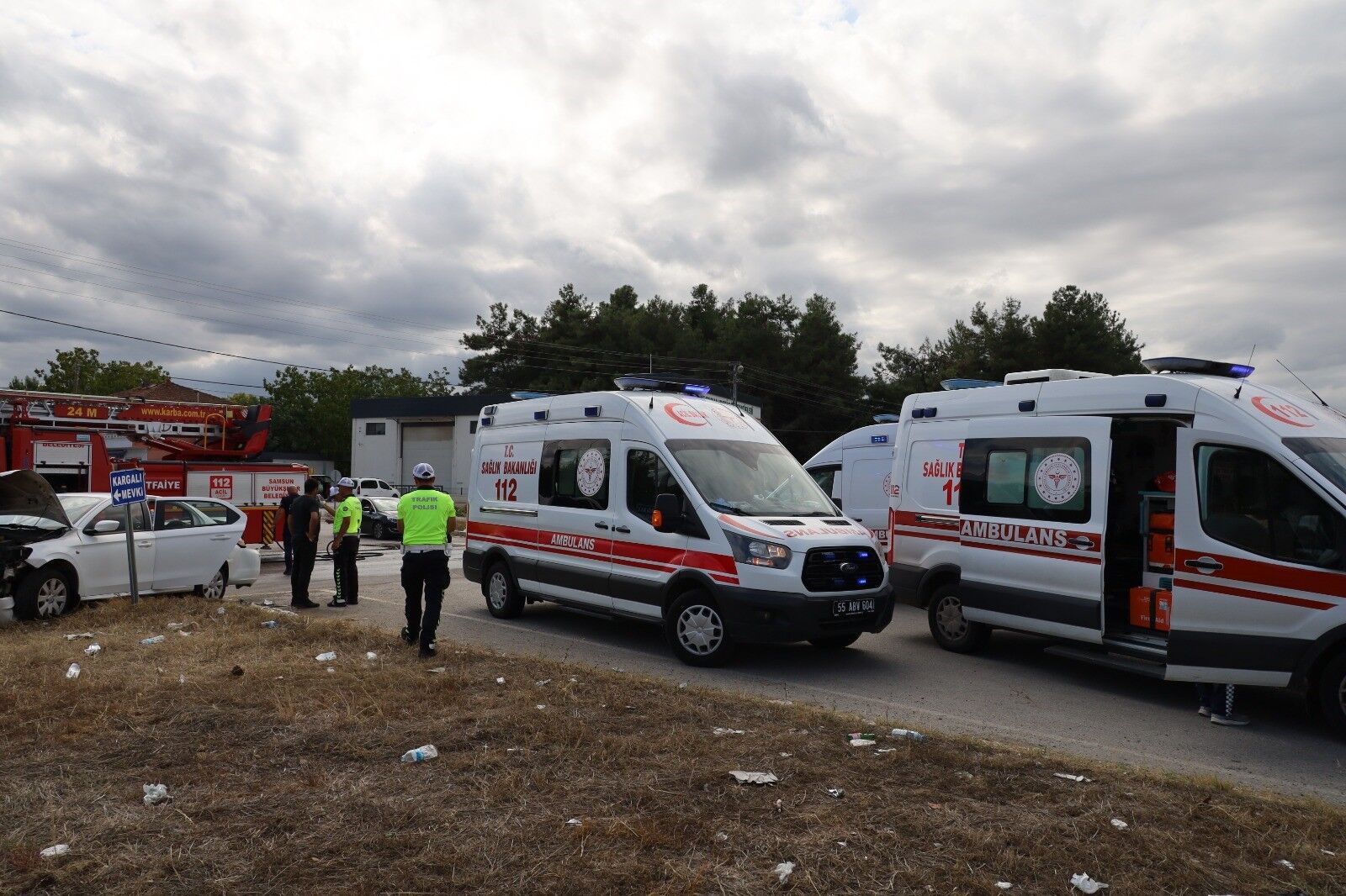 Alaçam'da Zincirleme Trafik Kazası 6 Yaralı (5)