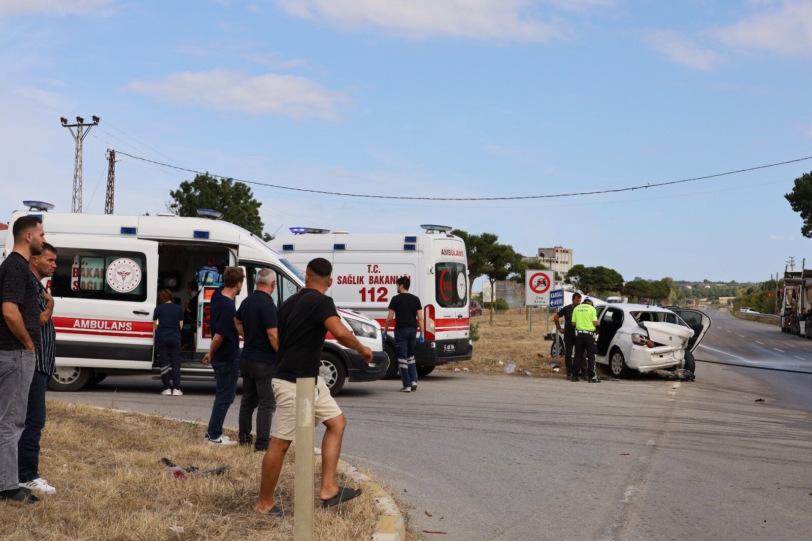 Alaçam'da Zincirleme Trafik Kazası 6 Yaralı (6)