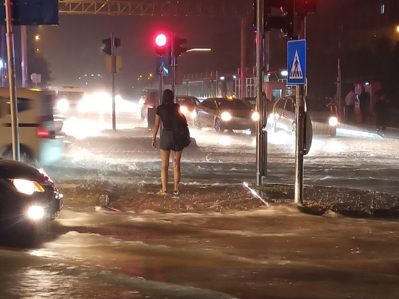 Atakum'da Caddeler Dereye Döndü, Tramvay Seferleri Durdu (1)
