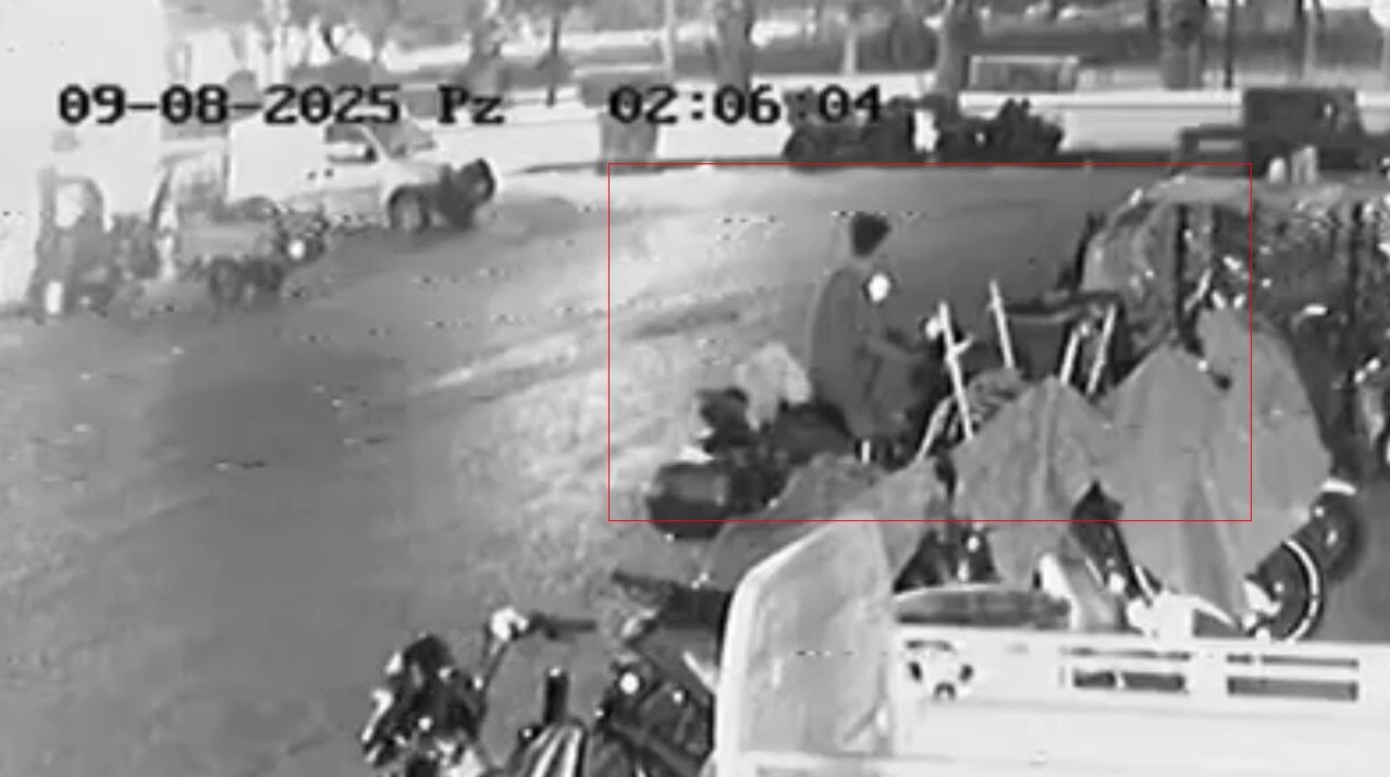 Aynı Yerden Iki Motosiklet Çalan Şahsın Hırsızlık Anı Güvenlik Kamerasında (3)