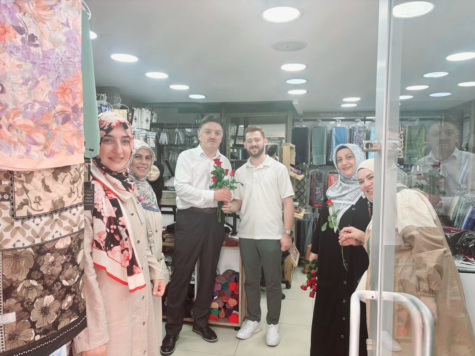 Bafra'da Vatandaşlara Gül Ve Hadis Kartelası Dağıtıldı (1)