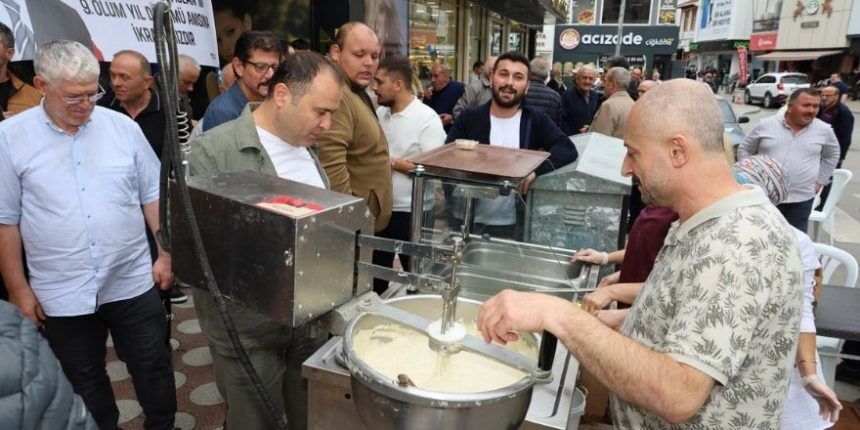 Efsane Başkan Merhum Hasan Aslan Için Lokma Dağıtıldı (3)