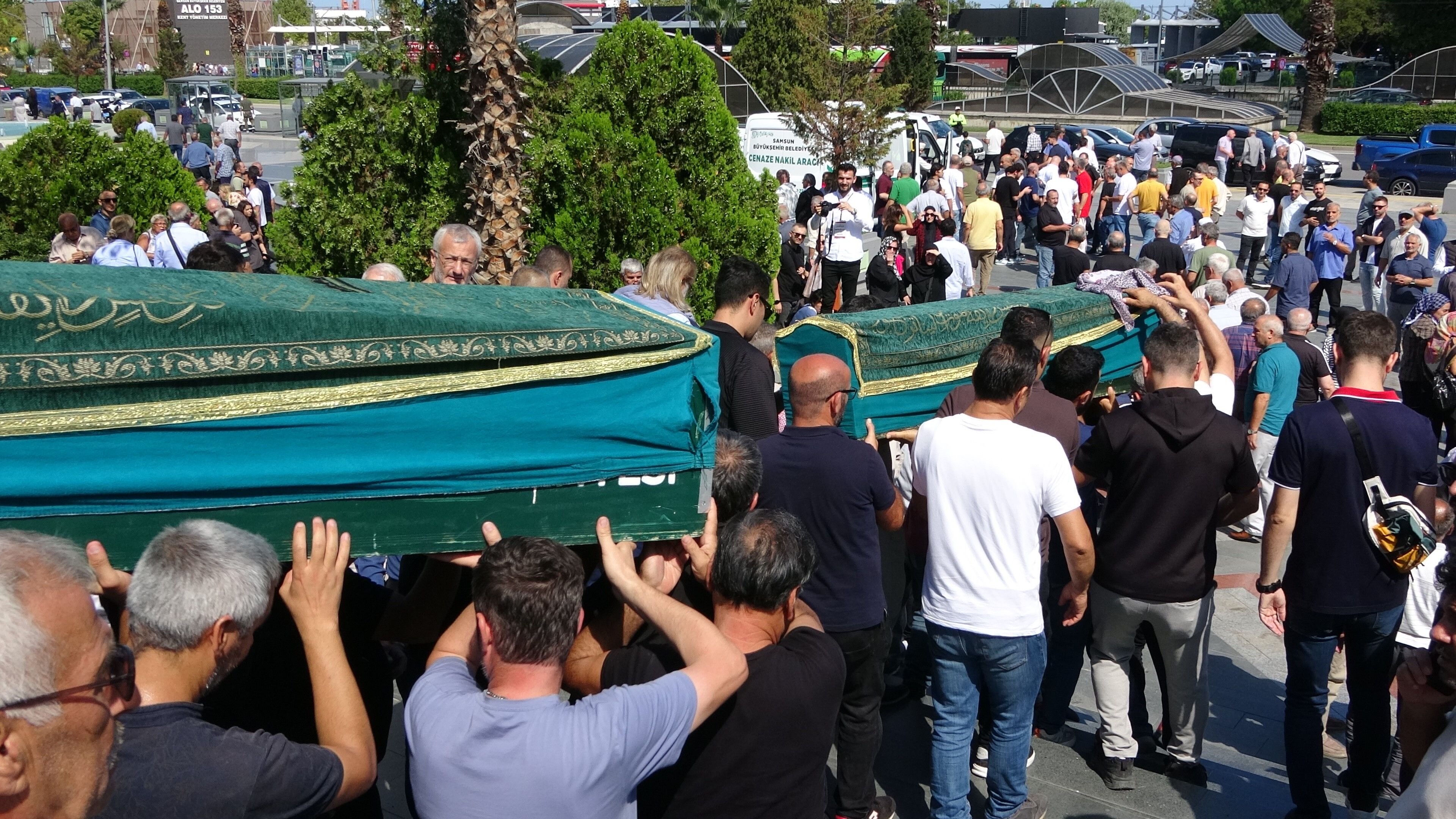 Otomobilin Kızılırmak'a Uçtuğu Kazada Ölen Anne Ile Çocuğuna Son Görev (1)