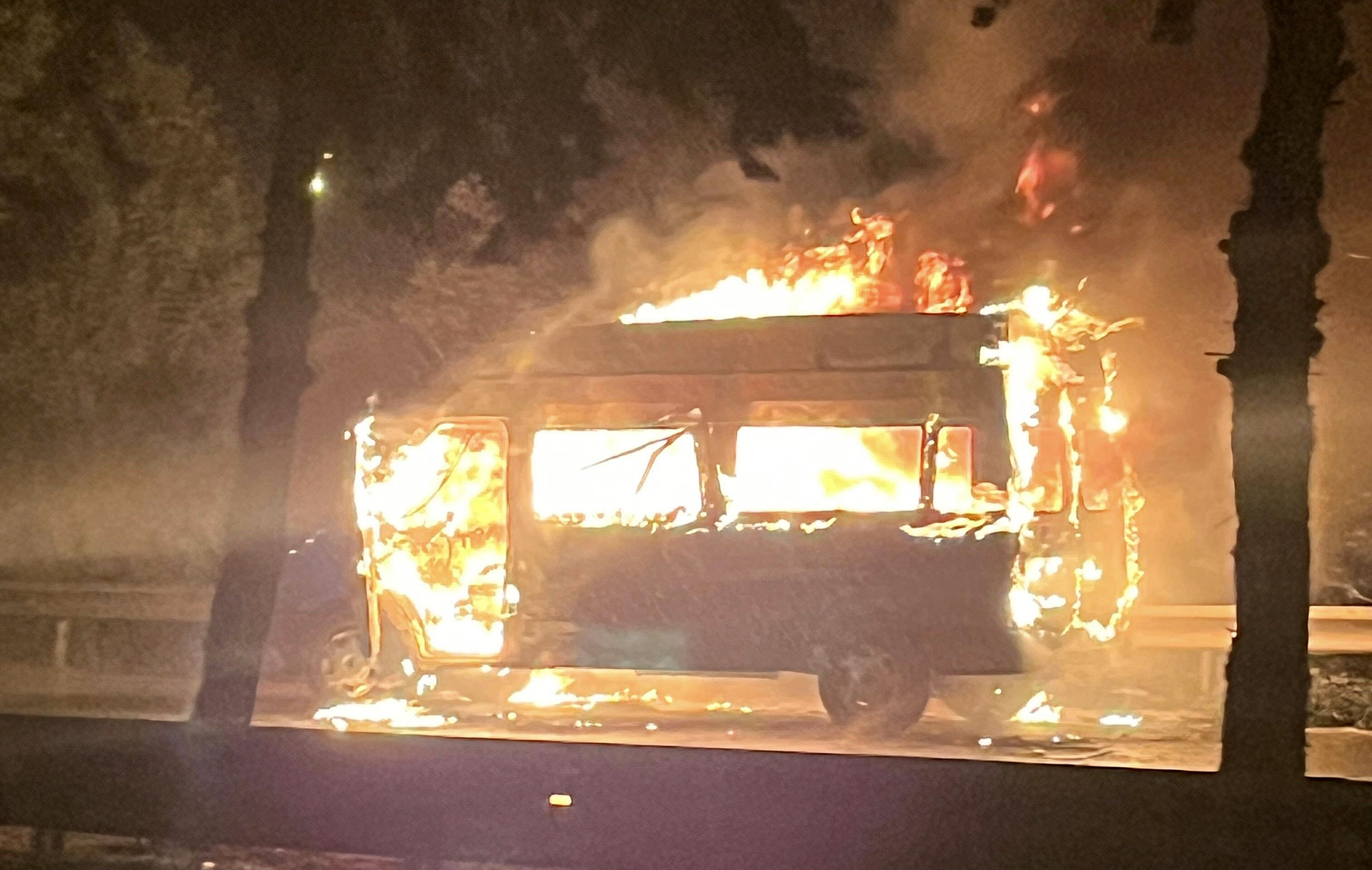 Samsun’da Minibüs Alev Alev Yandı (1)