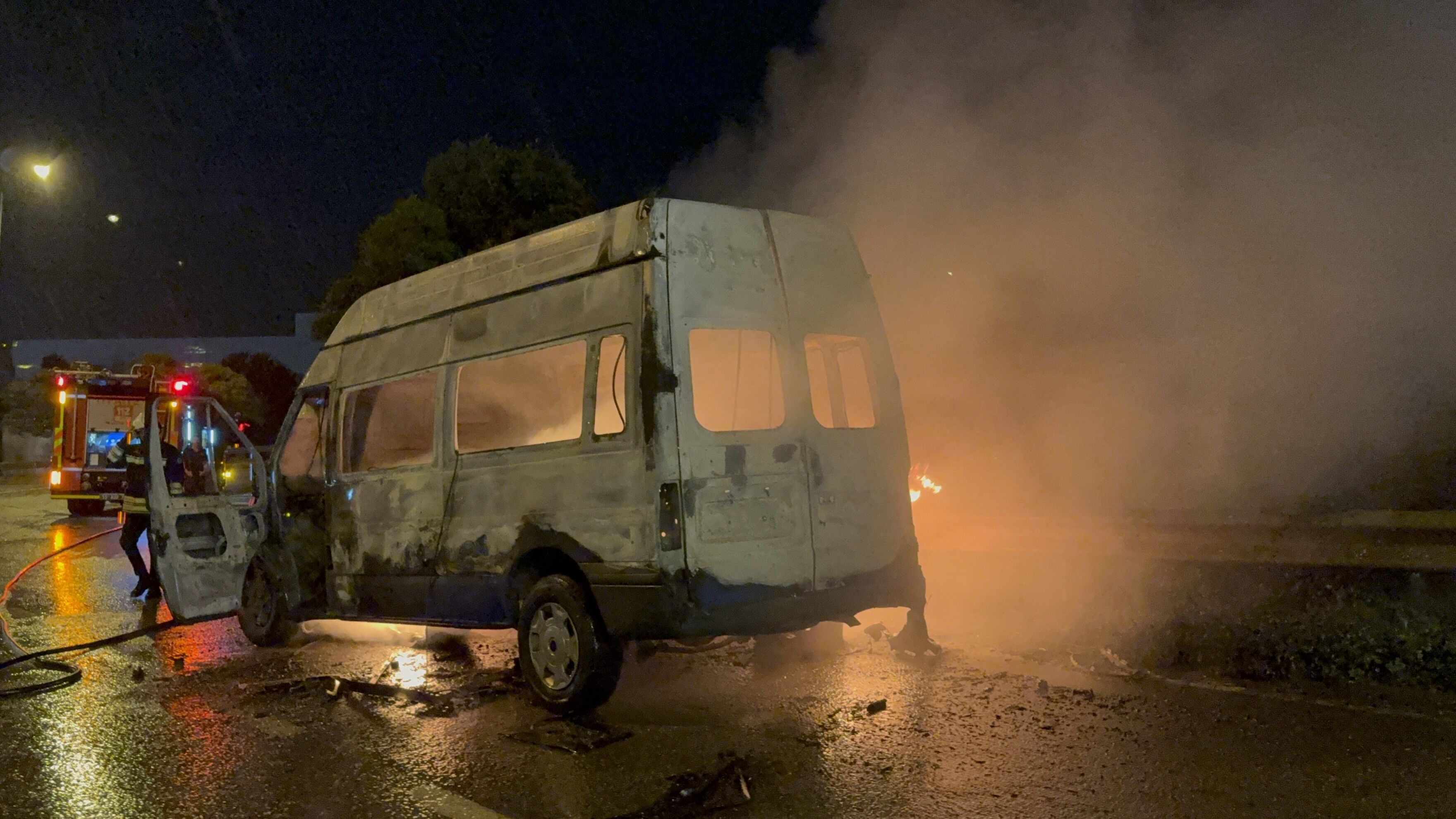 Samsun’da Minibüs Alev Alev Yandı (2)