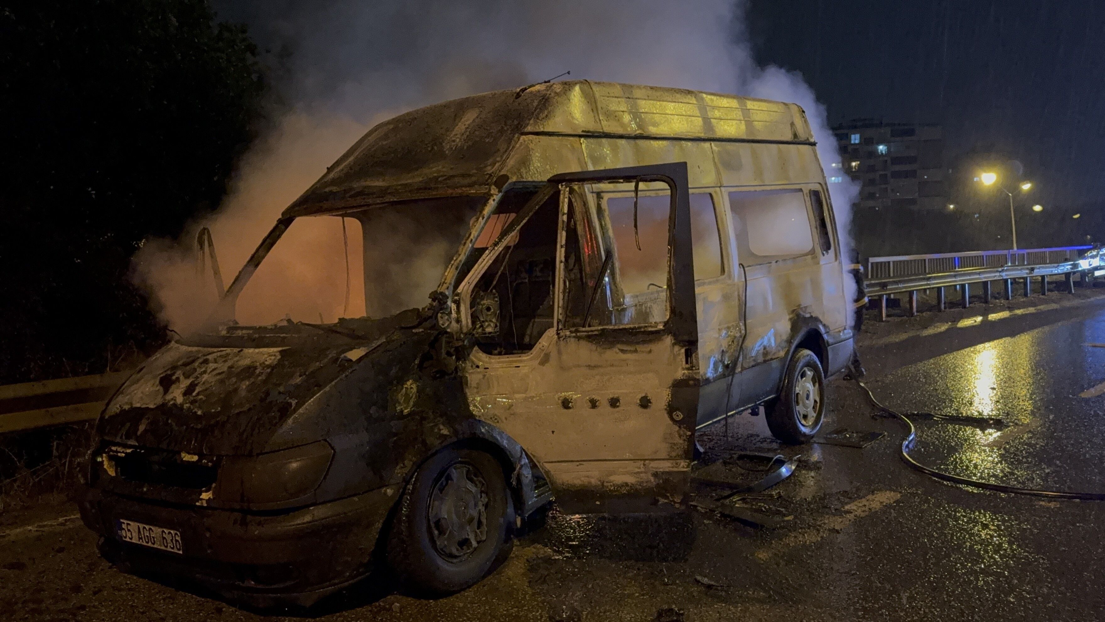 Samsun’da Minibüs Alev Alev Yandı (4)