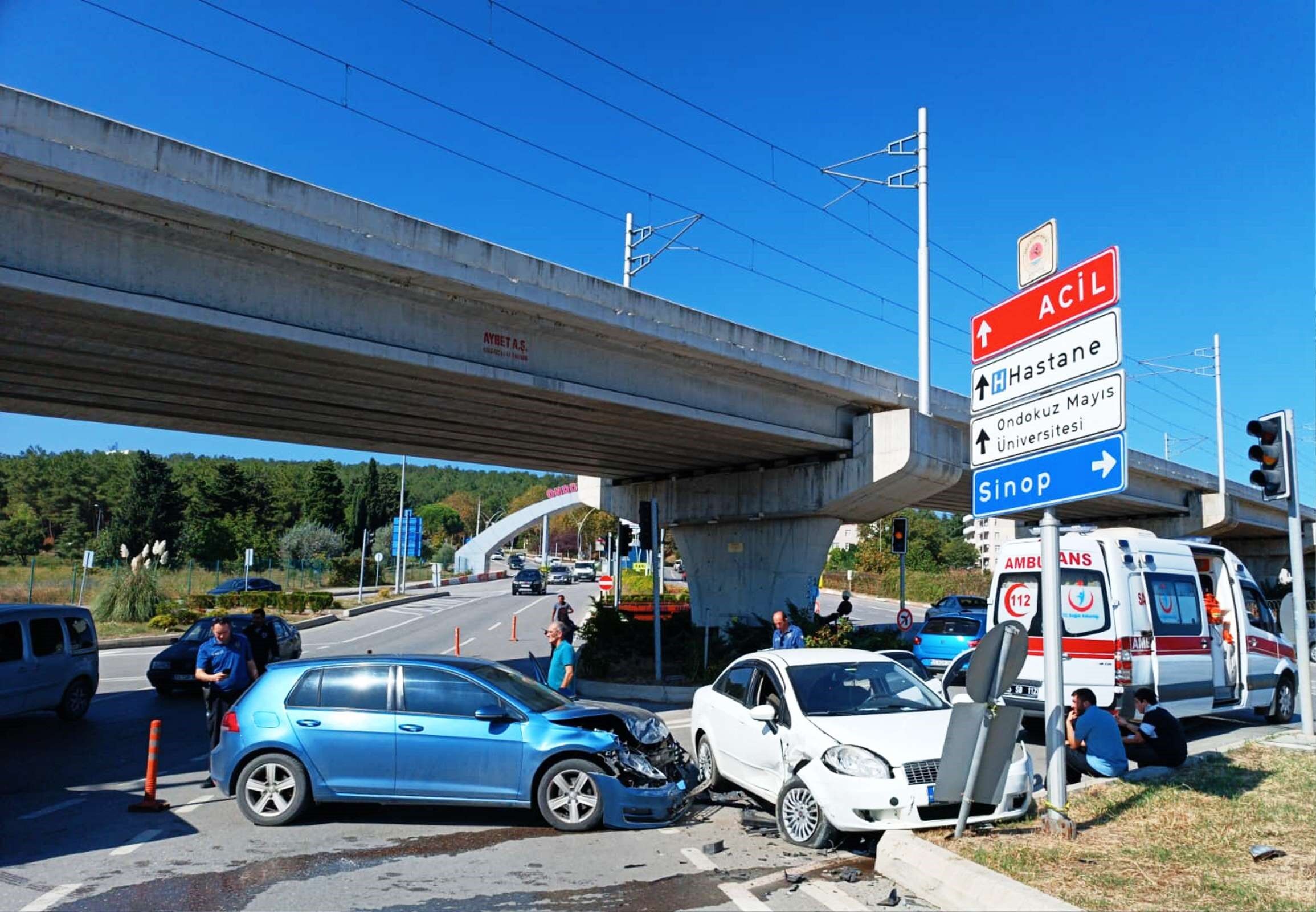 Samsun’da Otomobi̇ller Çarpişti (1)