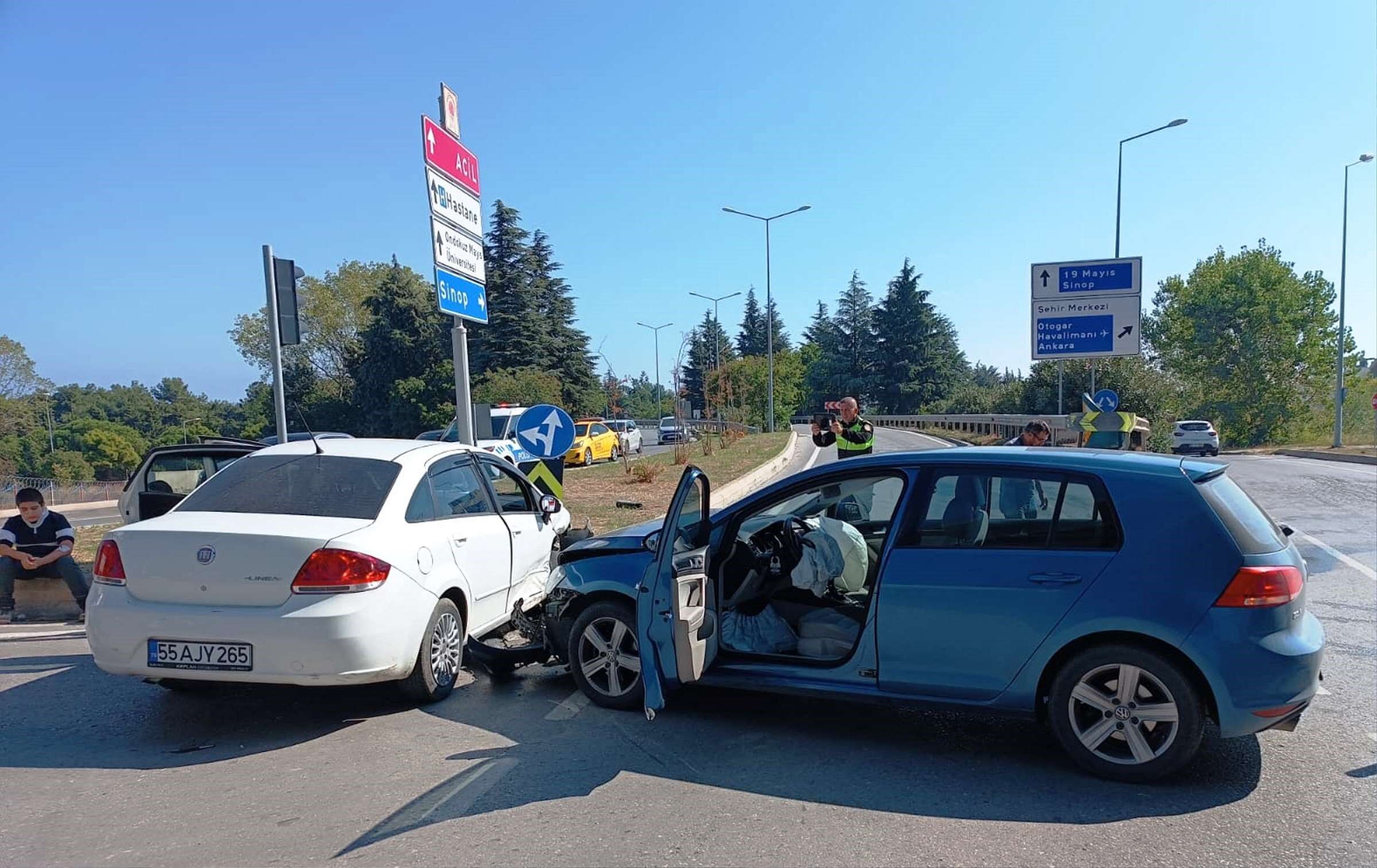 Samsun’da Otomobi̇ller Çarpişti (2)