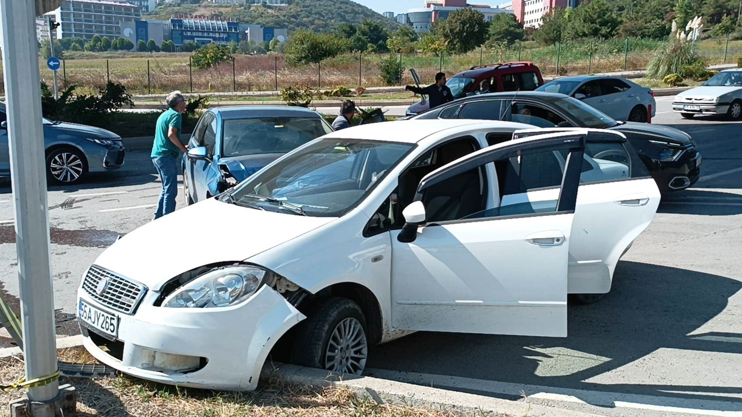 Samsun’da Otomobi̇ller Çarpişti (3)
