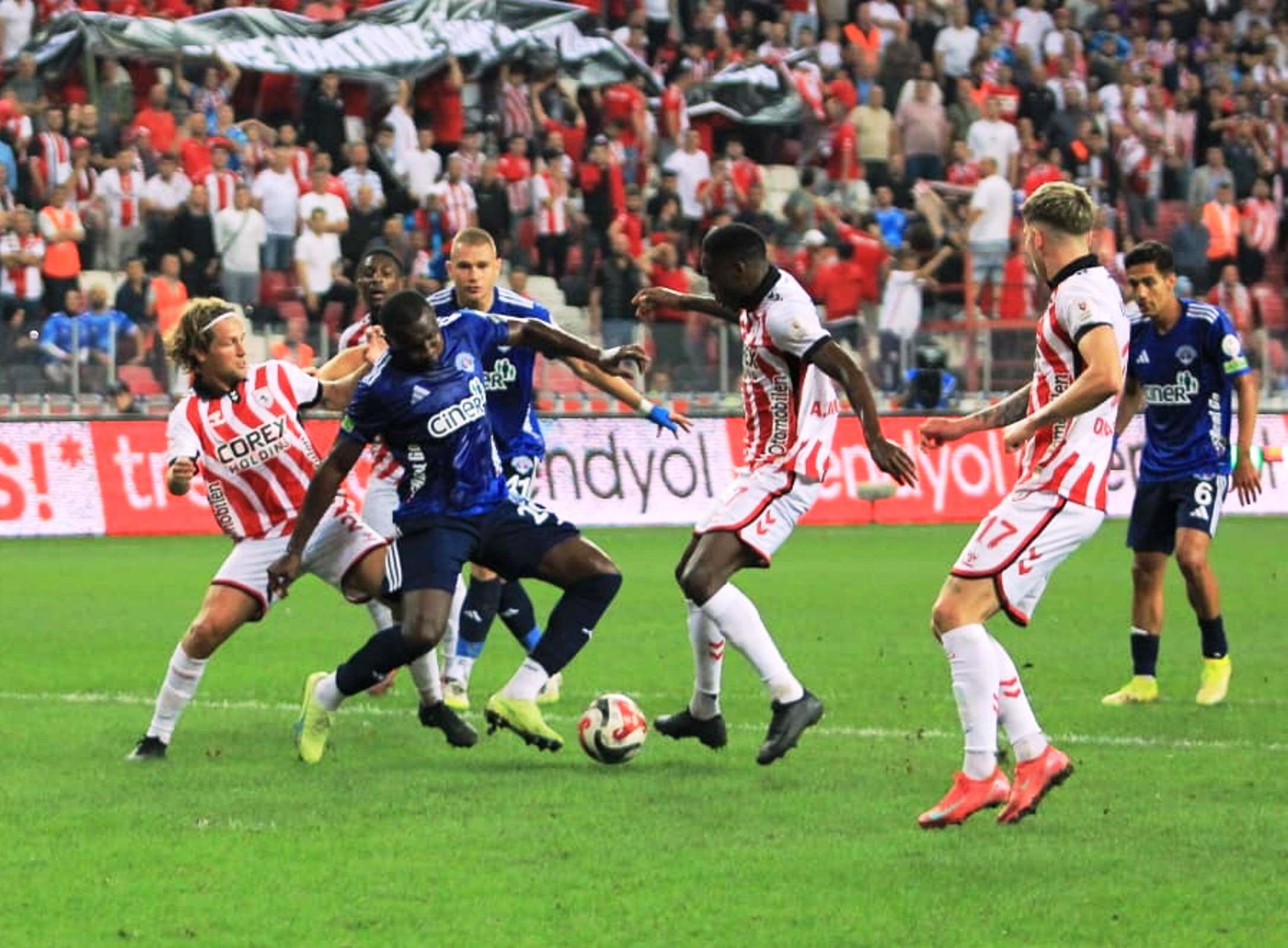 Samsunspor Erteleme Maçında Evinde Puanları Paylaştı (1)