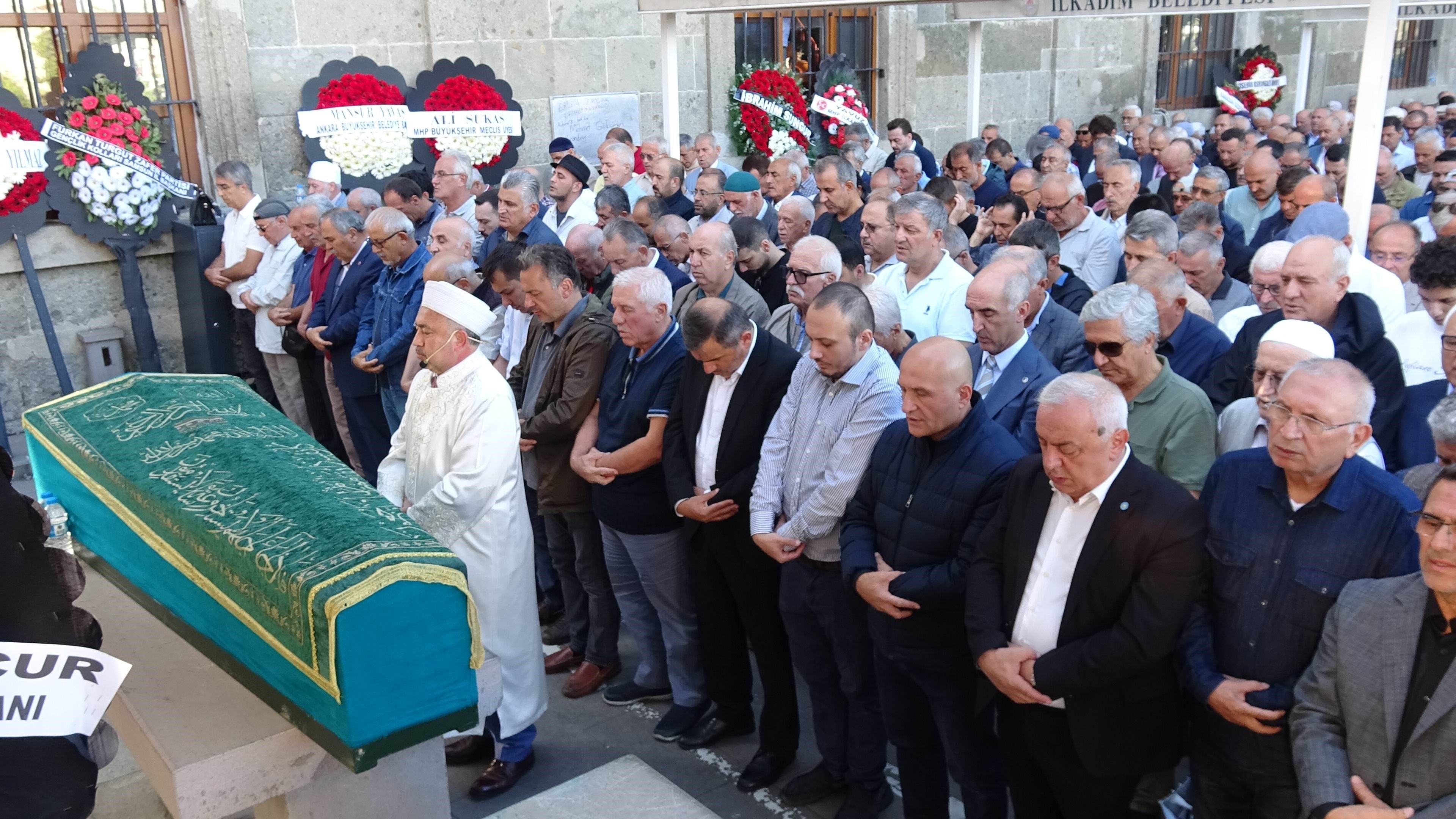 Ülkücü Erdem Şenocak, Son Yolculuğuna Uğurlandı (4)