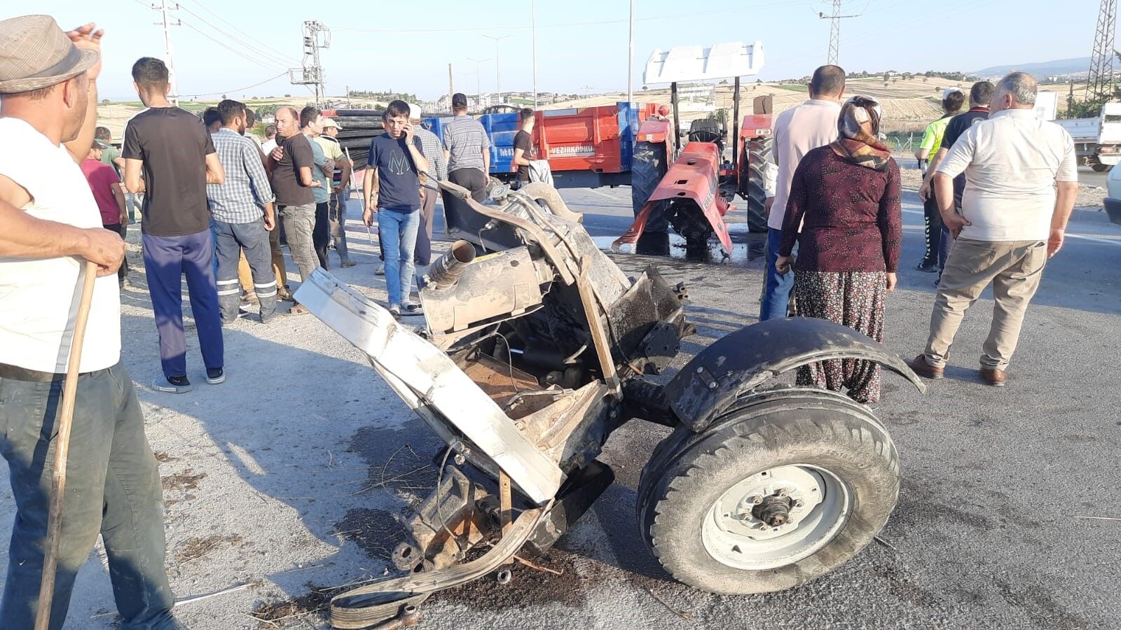 Vezirköprü’de Kamyonet Ile Traktör Çarpıştı 4 Yaralı (1)