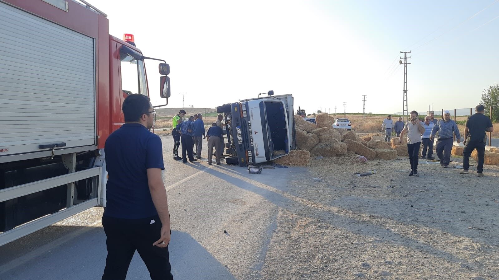 Vezirköprü’de Kamyonet Ile Traktör Çarpıştı 4 Yaralı (4)