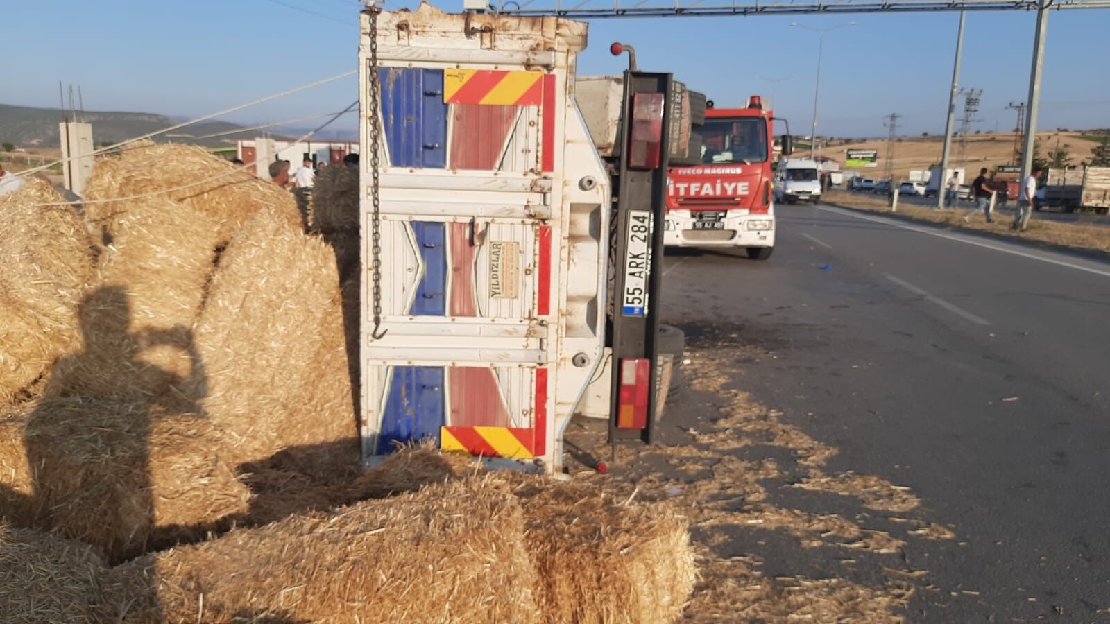 Vezirköprü’de Kamyonet Ile Traktör Çarpıştı 4 Yaralı (6)