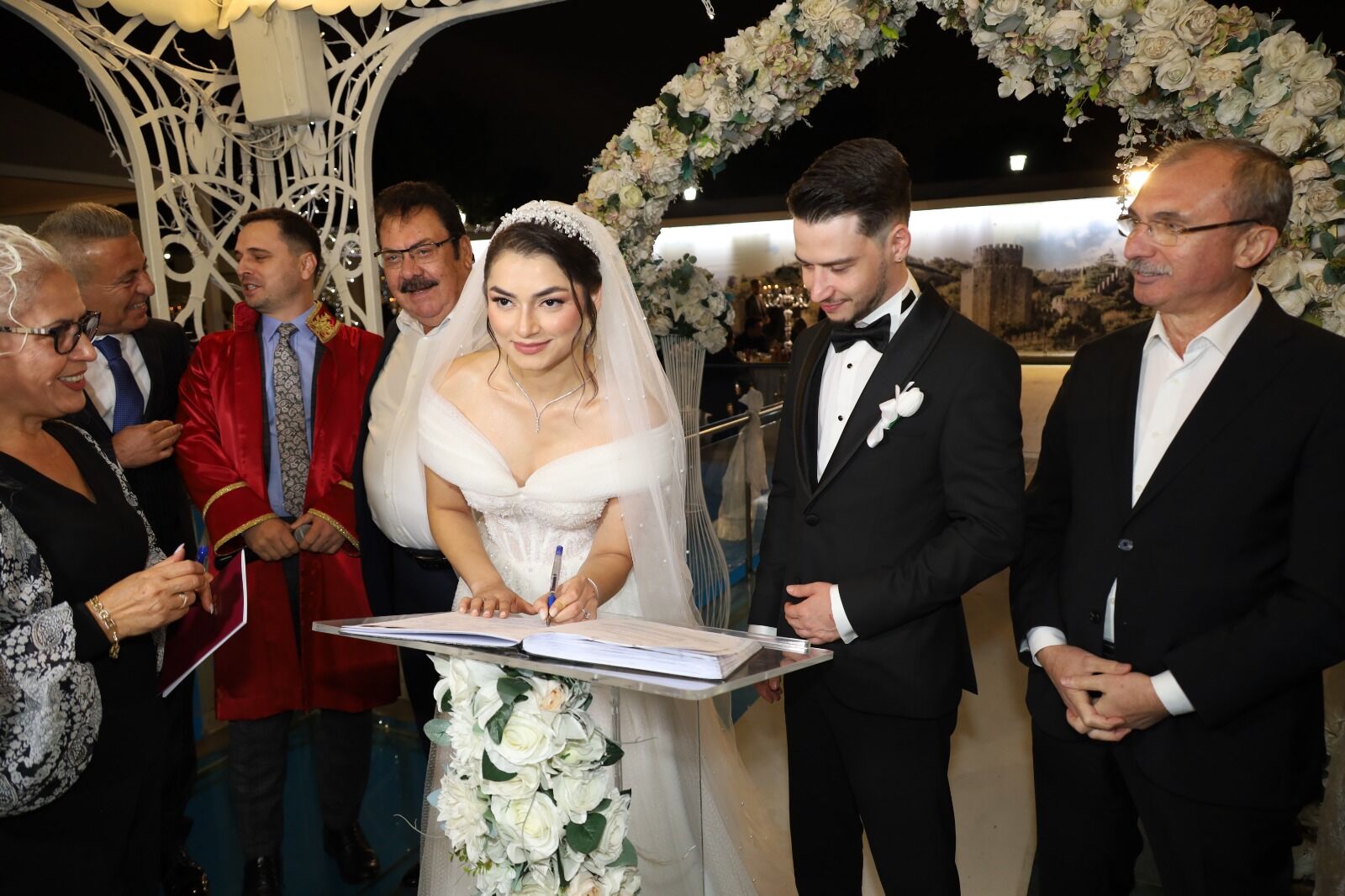 Sümeyye & Mücahit Kocabaş’a İstanbul’da Dillere Destan Nikah ve Düğün Merasimi