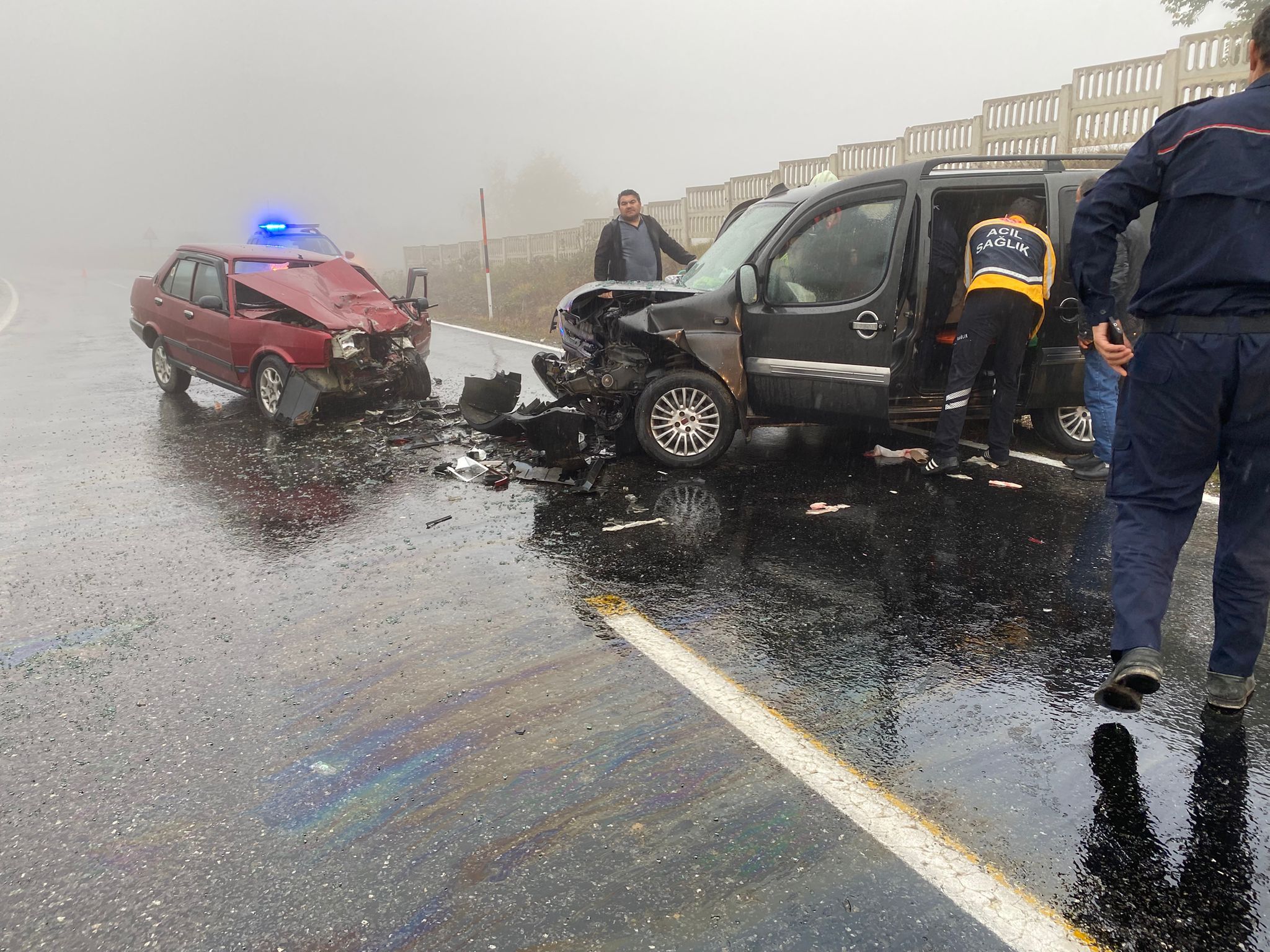 Alaçam'da Feci Kaza! Kafa Kafaya Çarpıştılar (2)