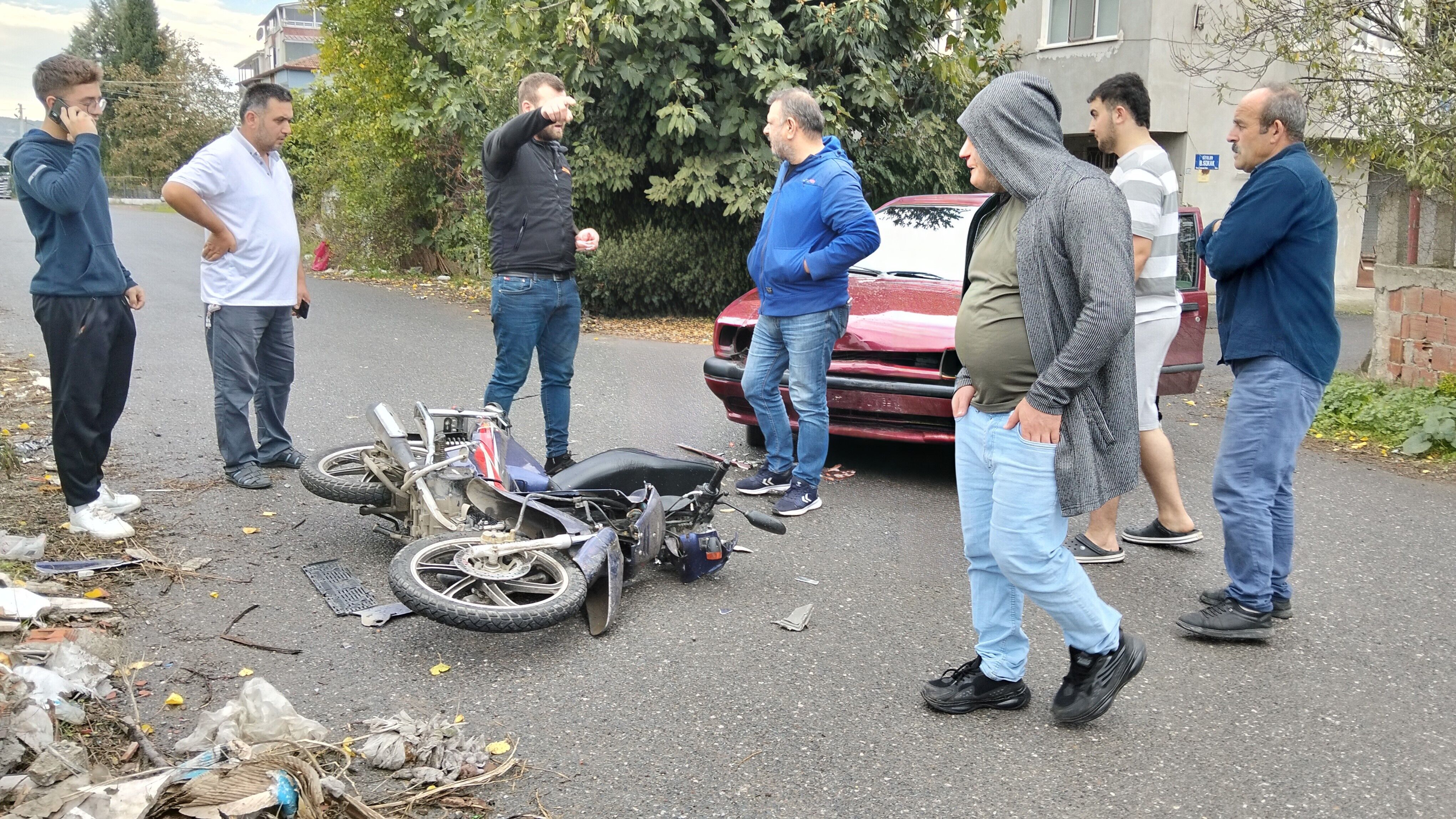 Bafra'da Otomobil Ile Motosiklet Çarpıştı 1 Yaralı (1)-1