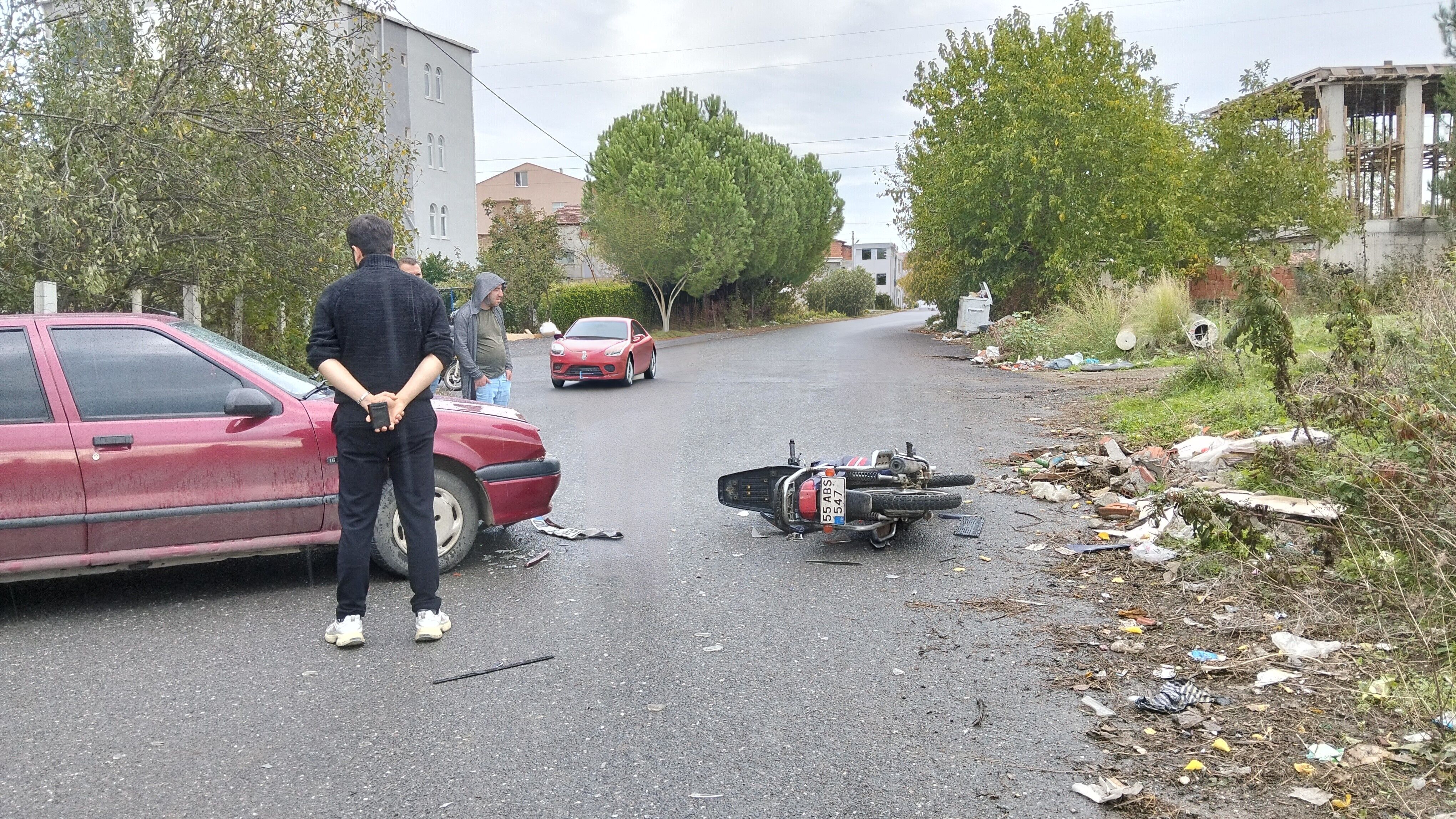 Bafra'da Otomobil Ile Motosiklet Çarpıştı 1 Yaralı (3)