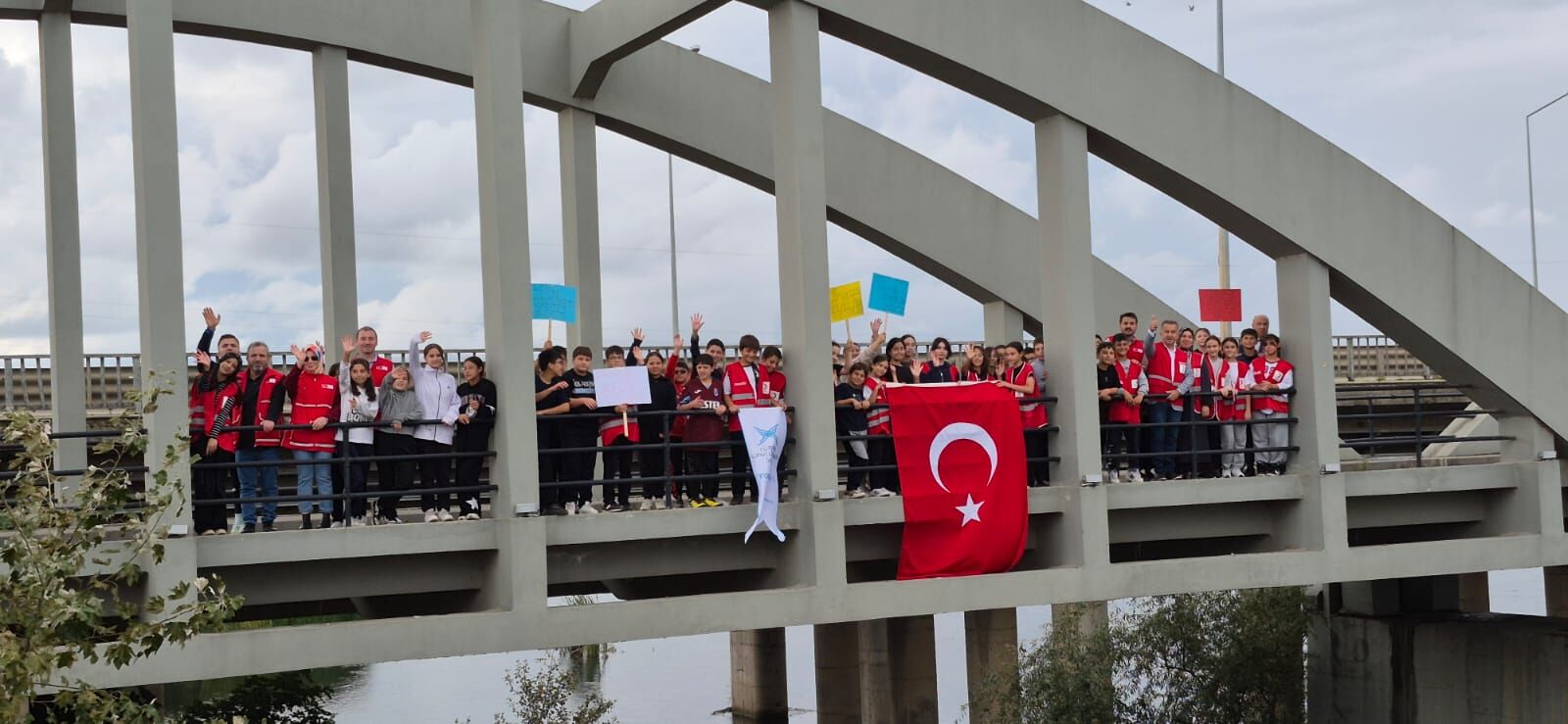 Kızılay’dan; Nazmiye Demirel Ortaokulu Öğrencileriyle Anlamlı Yürüyüş (1)