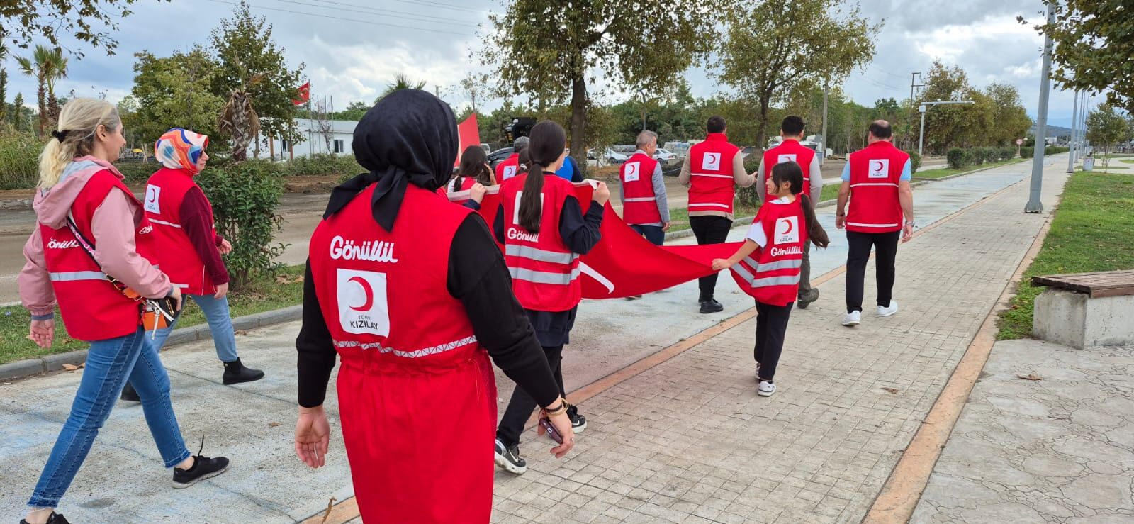 Kızılay’dan; Nazmiye Demirel Ortaokulu Öğrencileriyle Anlamlı Yürüyüş (3)