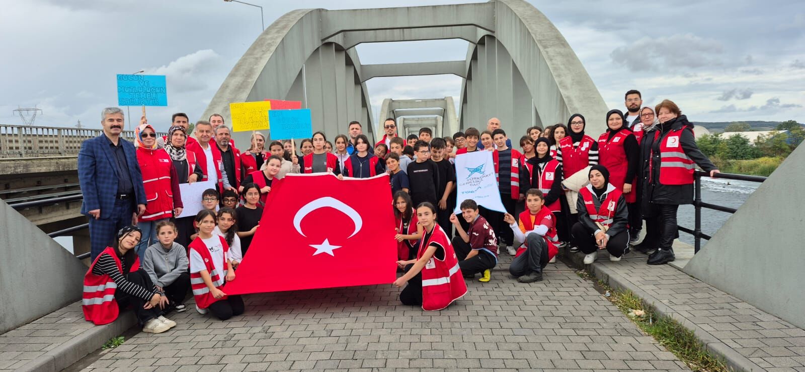 Kızılay’dan; Nazmiye Demirel Ortaokulu Öğrencileriyle Anlamlı Yürüyüş (5)