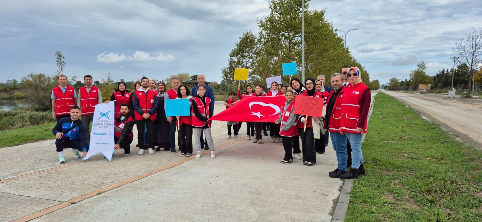Kızılay’dan; Nazmiye Demirel Ortaokulu Öğrencileriyle Anlamlı Yürüyüş (7)
