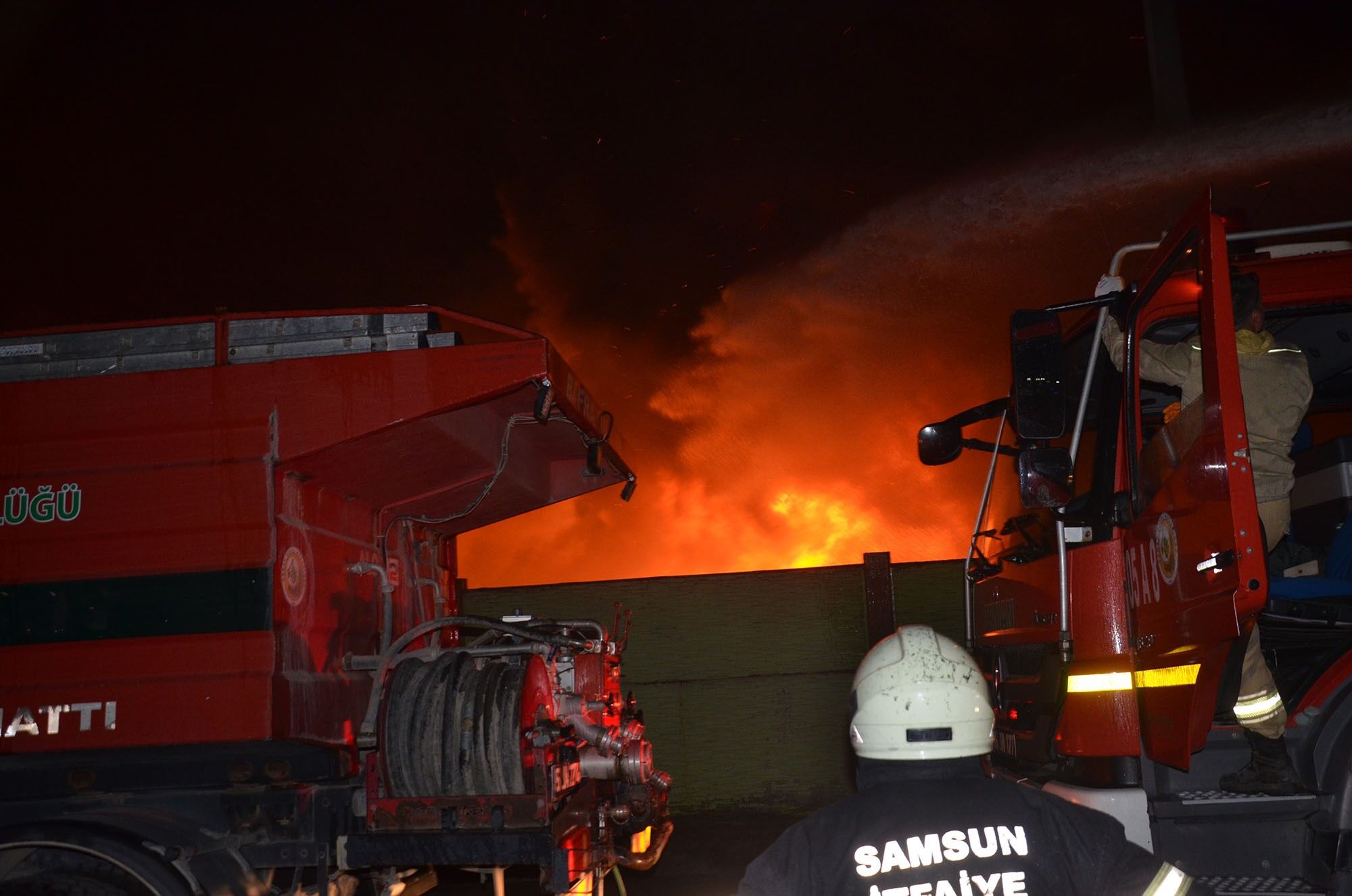 Samsun Bafra Osb’de Geri Dönüşüm Tesisinde Yangın (2)
