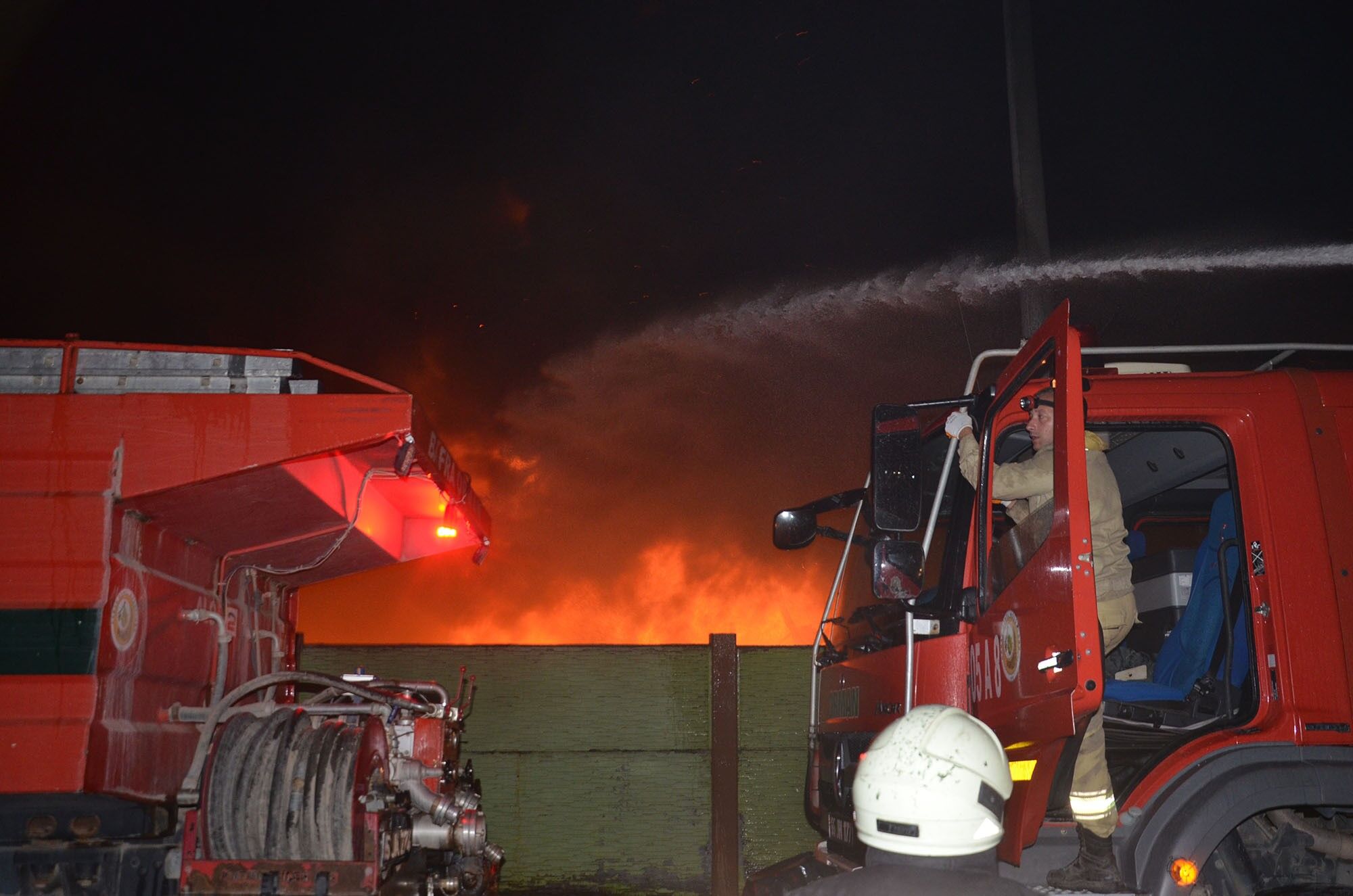 Samsun Bafra Osb’de Geri Dönüşüm Tesisinde Yangın (5)