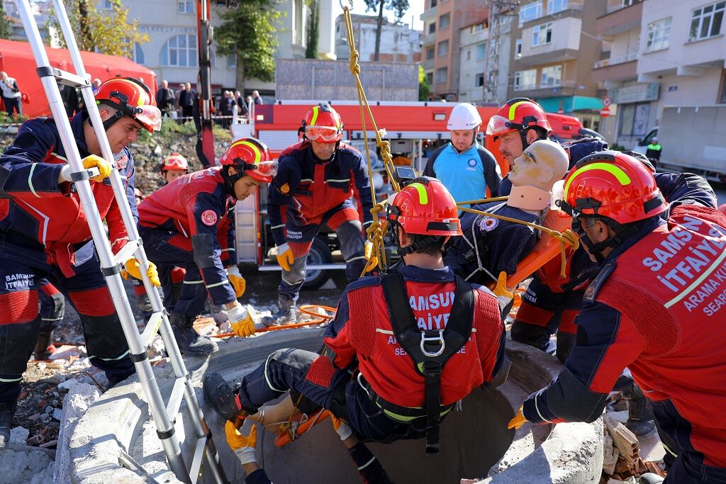 Samsun Büyükşehir'den Nefes Kesen Tatbikat (4)
