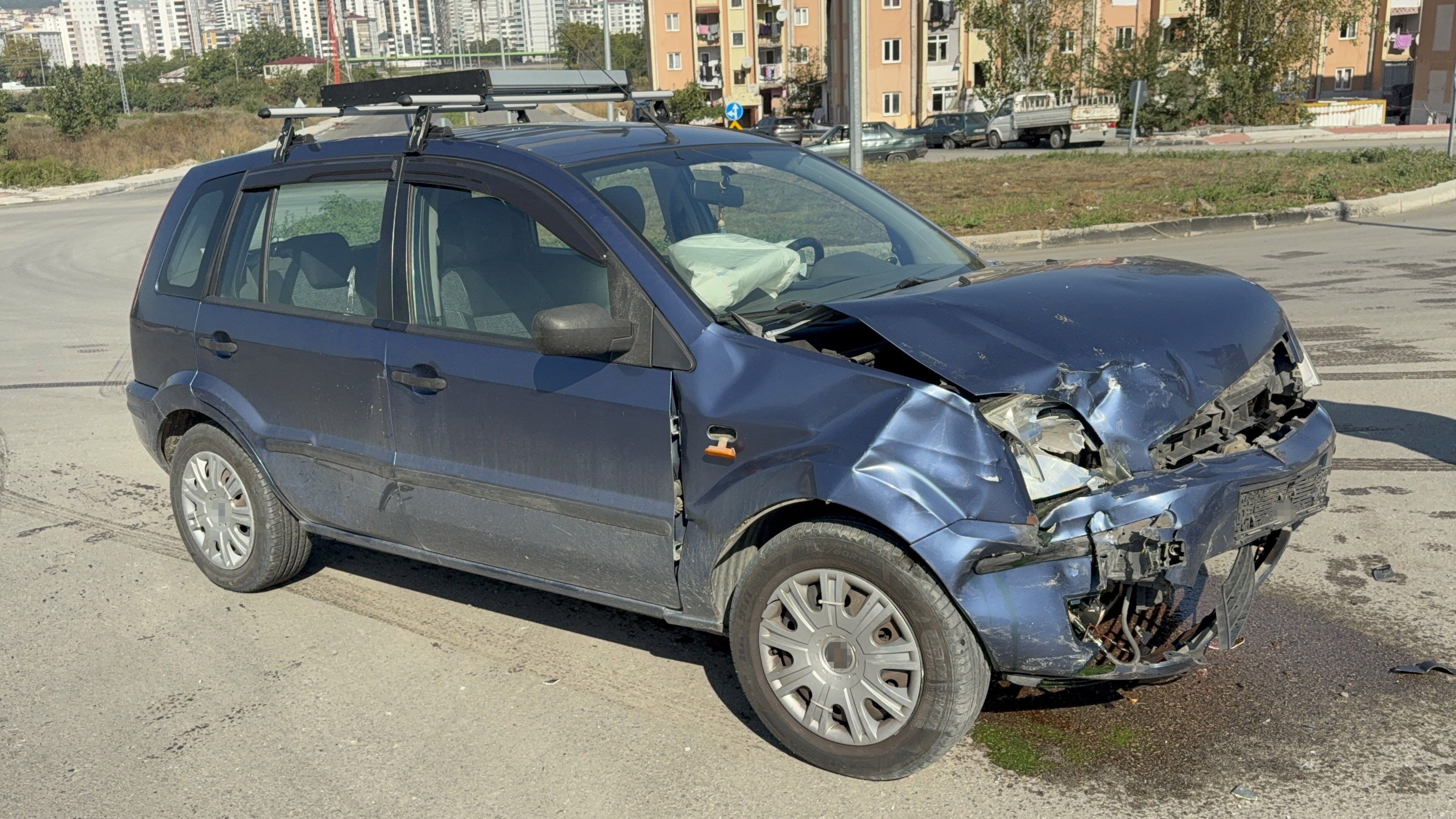 Samsun'da 2 Otomobil Çarpıştı-1